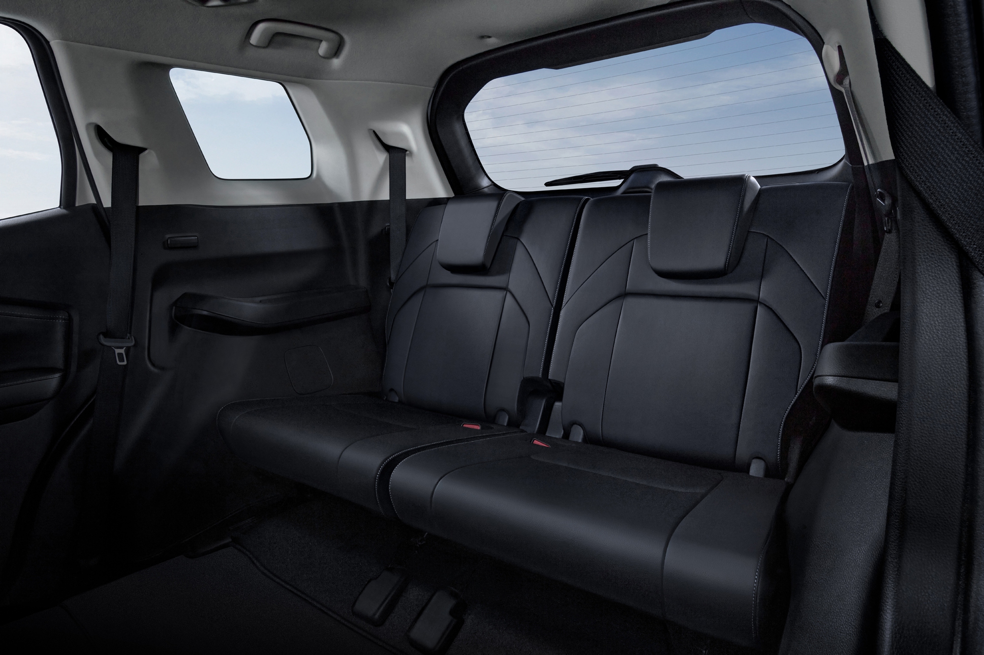 So sánh Mitsubishi Destinator và bản concept: Bỏ cần số điện tử, gương camera không còn, mâm 20 inch thành 18 inch- Ảnh 19. So sánh Mitsubishi Destinator và bản concept: Bỏ cần số điện tử, gương camera không còn, mâm 20 inch thành 18 inch- Ảnh 19.