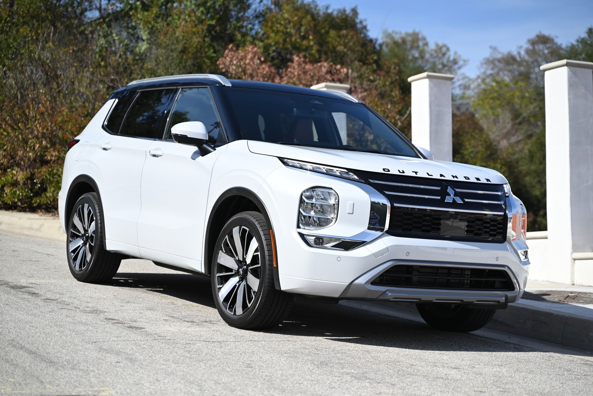 Mitsubishi Outlander 'dậm chân' ở Việt Nam nhưng thế giới thậm chí sắp nâng cấp thế hệ mới: Bỏ máy xăng, chỉ còn hybrid, bản PHEV chạy gần 100km không cần xăng- Ảnh 2. Mitsubishi Outlander 'dậm chân' ở Việt Nam nhưng thế giới thậm chí sắp nâng cấp thế hệ mới: Bỏ máy xăng, chỉ còn hybrid, bản PHEV chạy gần 100km không cần xăng- Ảnh 2.