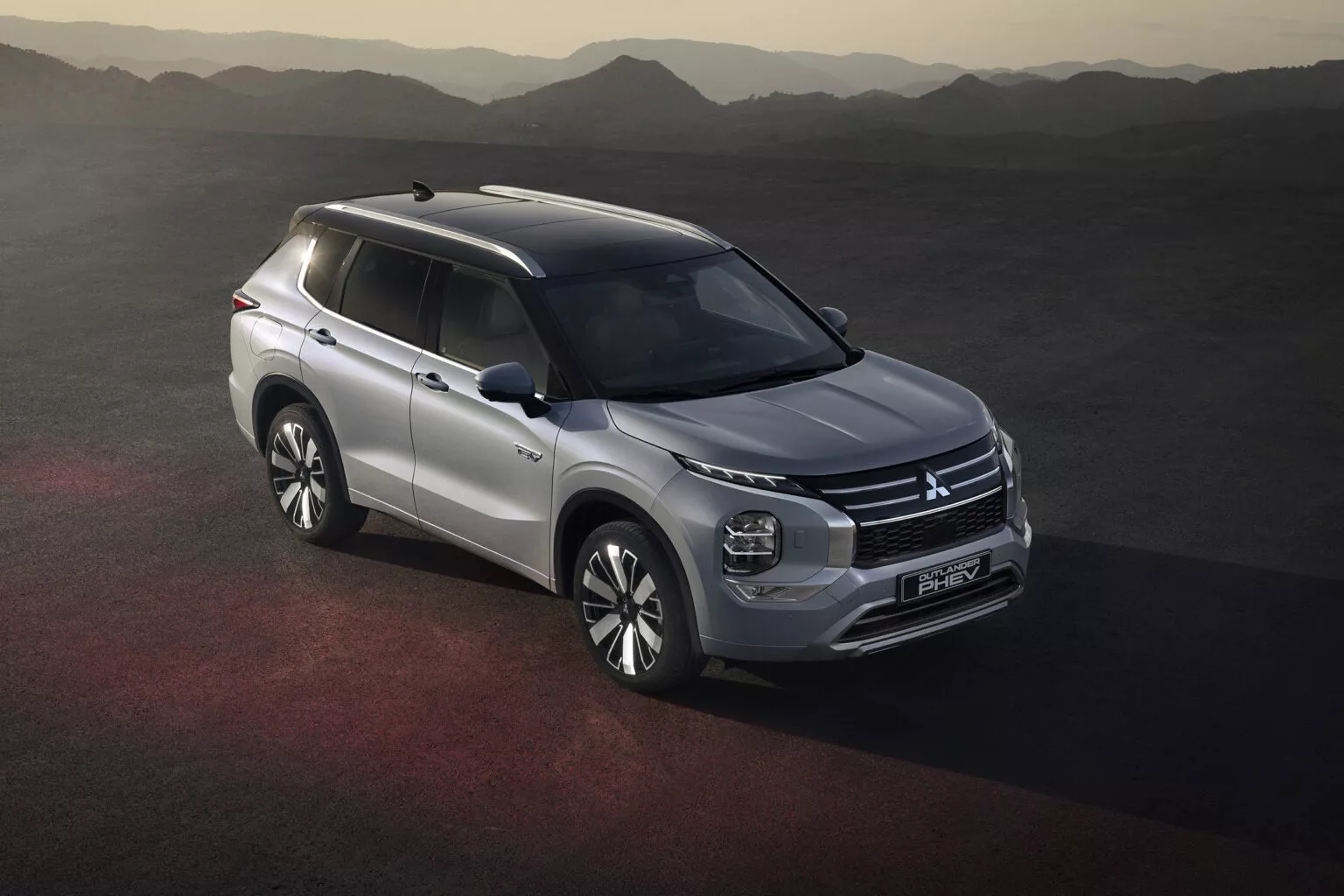 Mitsubishi Outlander 'dậm chân' ở Việt Nam nhưng thế giới thậm chí sắp nâng cấp thế hệ mới: Bỏ máy xăng, chỉ còn hybrid, bản PHEV chạy gần 100km không cần xăng- Ảnh 3. Mitsubishi Outlander 'dậm chân' ở Việt Nam nhưng thế giới thậm chí sắp nâng cấp thế hệ mới: Bỏ máy xăng, chỉ còn hybrid, bản PHEV chạy gần 100km không cần xăng- Ảnh 3.