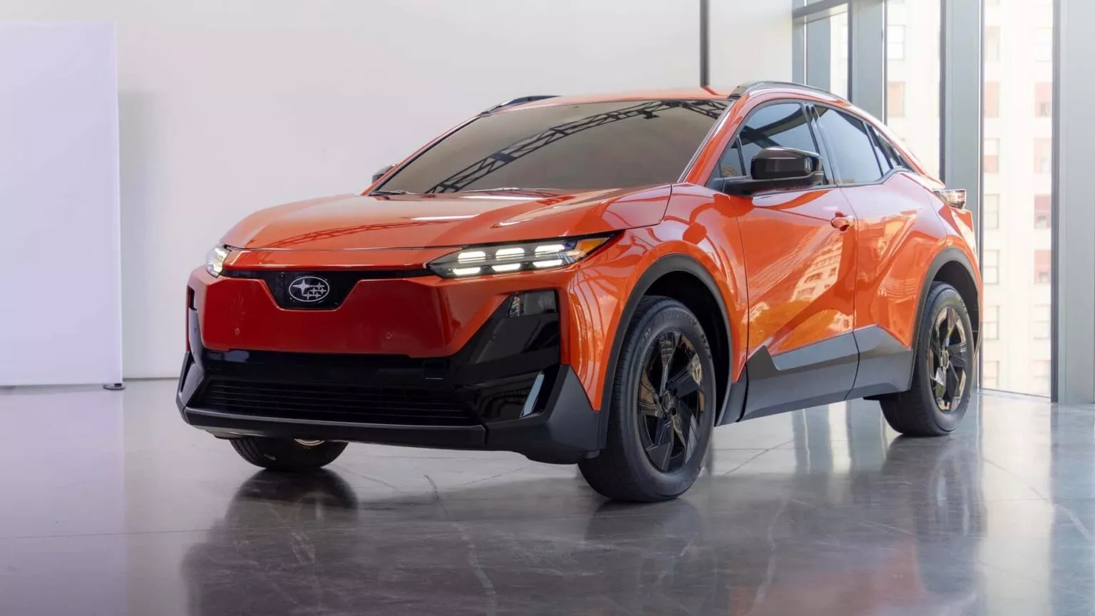 Subaru Uncharted ra mắt: Nhỏ gọn như Crosstrek tại Việt Nam nhưng chạy điện, nội thất ‘đặc sệt’ Toyota, chạy gần 500km/sạc- Ảnh 2. Subaru Uncharted ra mắt: Nhỏ gọn như Crosstrek tại Việt Nam nhưng chạy điện, nội thất ‘đặc sệt’ Toyota, chạy gần 500km/sạc- Ảnh 2.