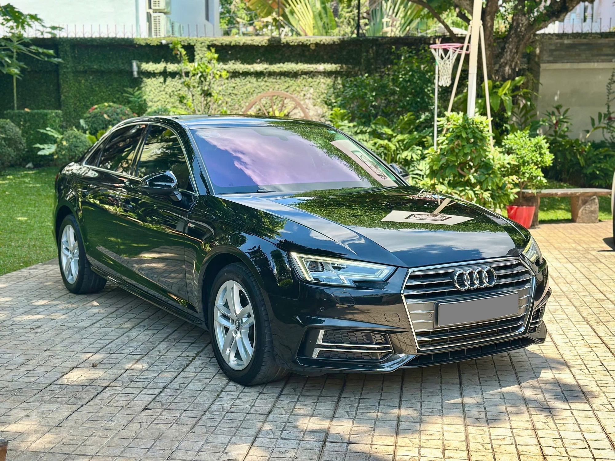 Audi A4 hàng hiếm bán lại ngang Kia K3 'đập hộp': Là bản 'full option' từng dùng cho sự kiện đặc biệt với rèm và loa hàng hiệu- Ảnh 7.