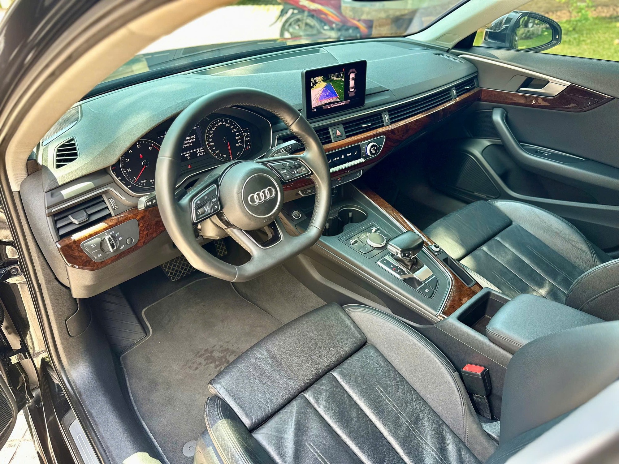 Audi A4 hàng hiếm bán lại ngang Kia K3 'đập hộp': Là bản 'full option' từng dùng cho sự kiện đặc biệt với rèm và loa hàng hiệu- Ảnh 3.