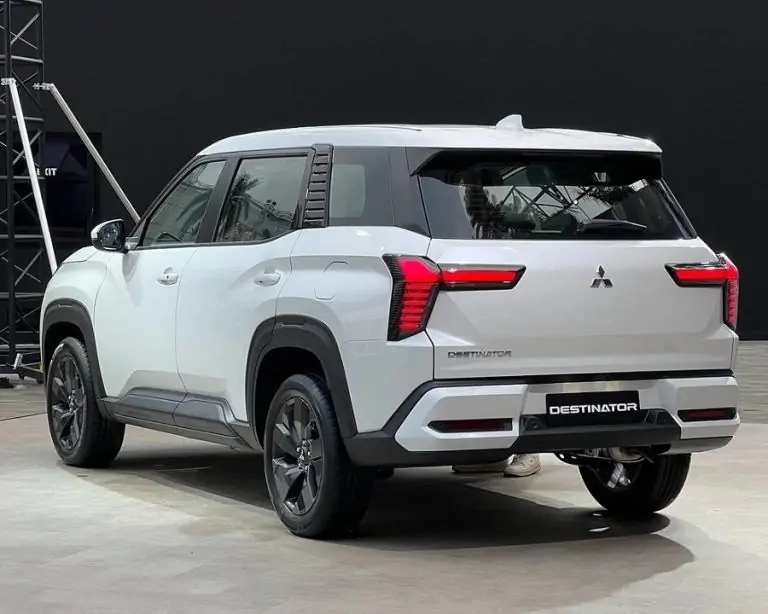 Đây là sự khác biệt giữa 3 bản Mitsubishi Destinator mà khách Việt có thể tham khảo trước khi chốt cọc- Ảnh 2. Đây là sự khác biệt giữa 3 bản Mitsubishi Destinator mà khách Việt có thể tham khảo trước khi chốt cọc- Ảnh 2.