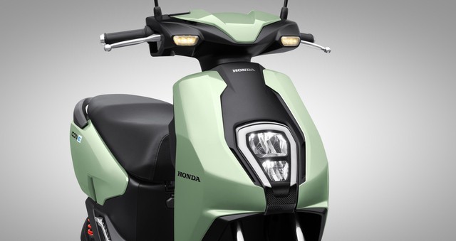 Xe máy điện của Honda, Yamaha đã lên kệ: Giá bán thế nào, đi được bao xa, sạc có nhanh không?- Ảnh 2.