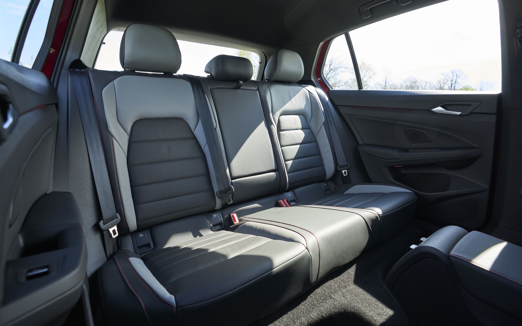 VW Golf lần đầu bán chính hãng tại Việt Nam: Giá dự kiến từ trên 1,2 tỷ đồng, 4 bản, có bản cực mạnh đấu Civic Type R- Ảnh 9.
