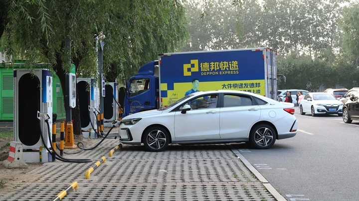 Trung Quốc xây dựng mạng lưới trạm sạc xe điện lớn nhất thế giới thế nào?- Ảnh 2. Trung Quốc xây dựng mạng lưới trạm sạc xe điện lớn nhất thế giới thế nào?- Ảnh 2.