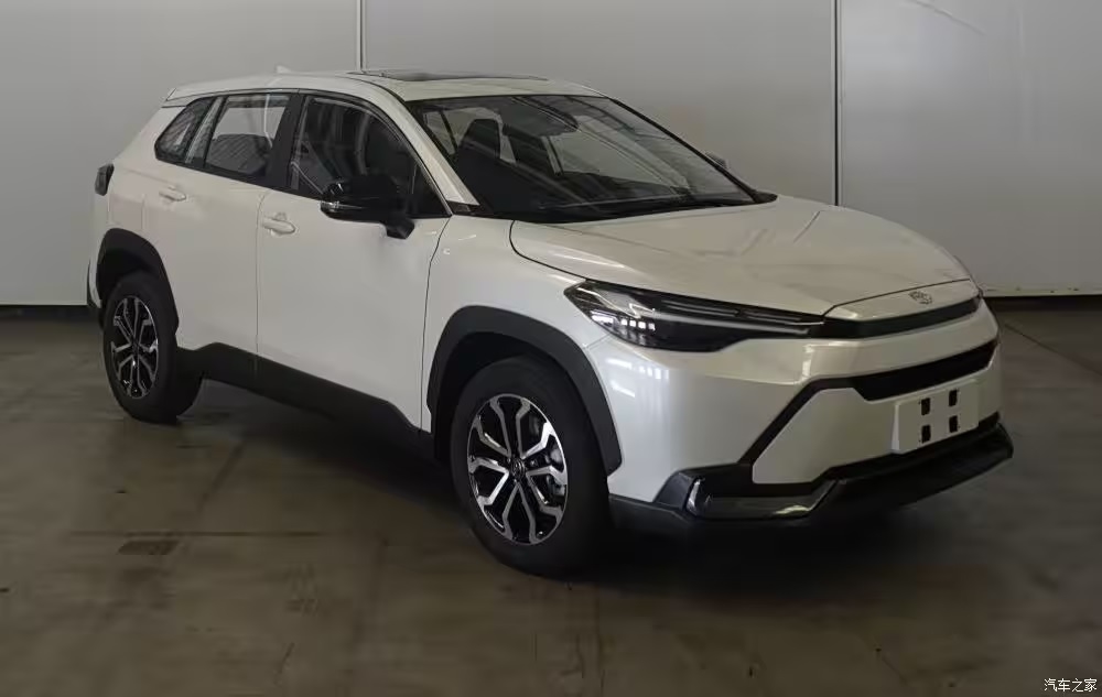 Xuất hiện Toyota Corolla Cross dáng lạ: Trông như thể xe điện, dài hơn, mạnh hơn bản bán ở Việt Nam- Ảnh 2. Xuất hiện Toyota Corolla Cross dáng lạ: Trông như thể xe điện, dài hơn, mạnh hơn bản bán ở Việt Nam- Ảnh 2.