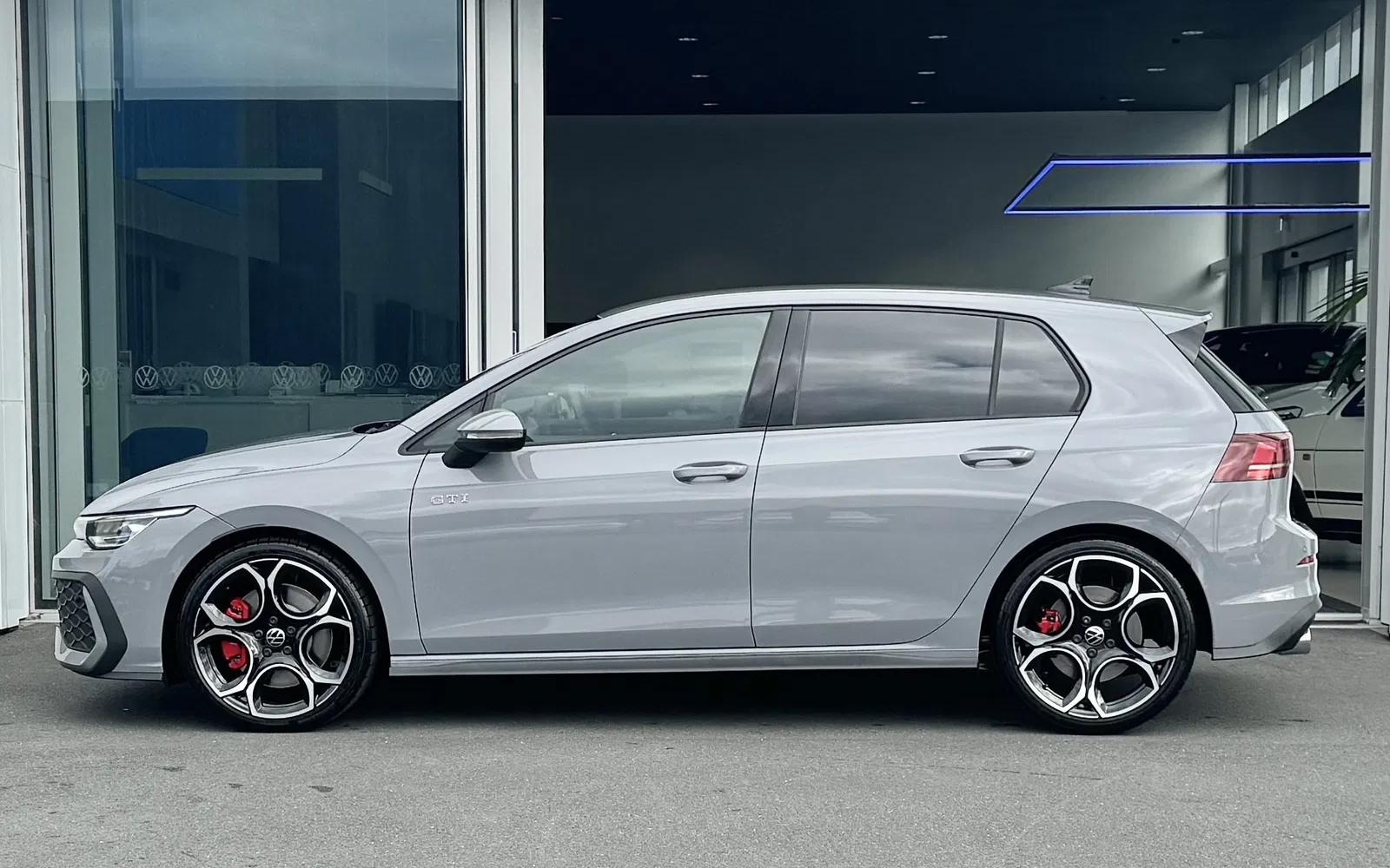 VW Golf lần đầu bán chính hãng tại Việt Nam: Giá dự kiến từ trên 1,2 tỷ đồng, 4 bản, có bản cực mạnh đấu Civic Type R- Ảnh 5.