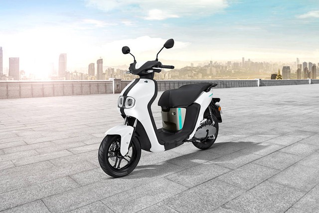 Xe máy điện của Honda, Yamaha đã lên kệ: Giá bán thế nào, đi được bao xa, sạc có nhanh không?- Ảnh 5.