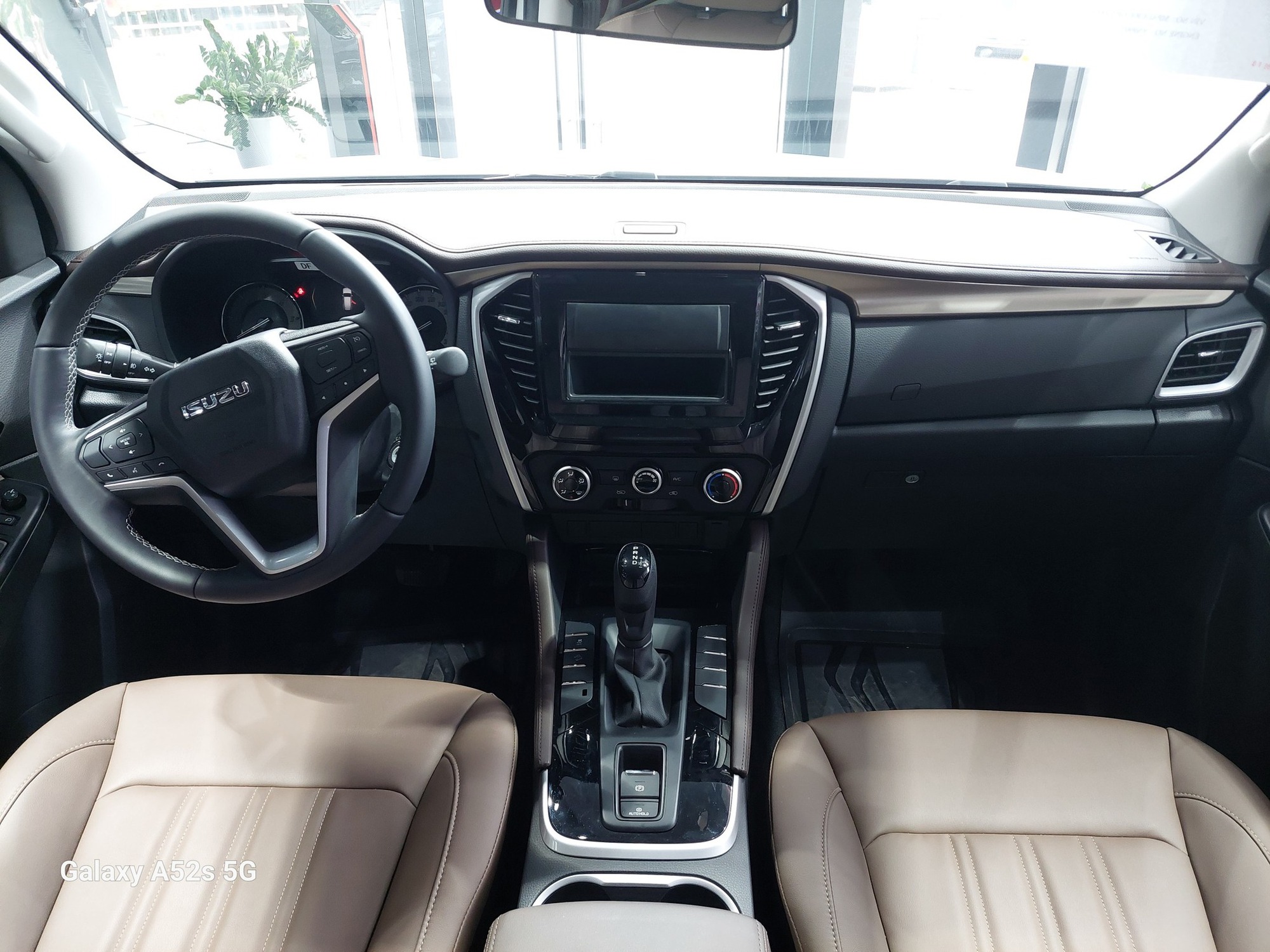 Isuzu mu-X giảm giá sốc xuống còn 875 triệu đồng, rẻ ngang SUV hạng C, hợp với người dùng không 'kén mã'- Ảnh 4.