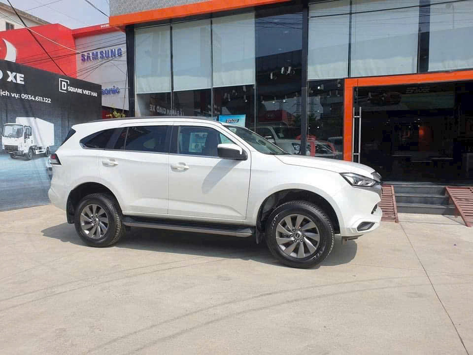 Isuzu mu-X giảm giá sốc xuống còn 875 triệu đồng, rẻ ngang SUV hạng C, hợp với người dùng không 'kén mã'- Ảnh 2.