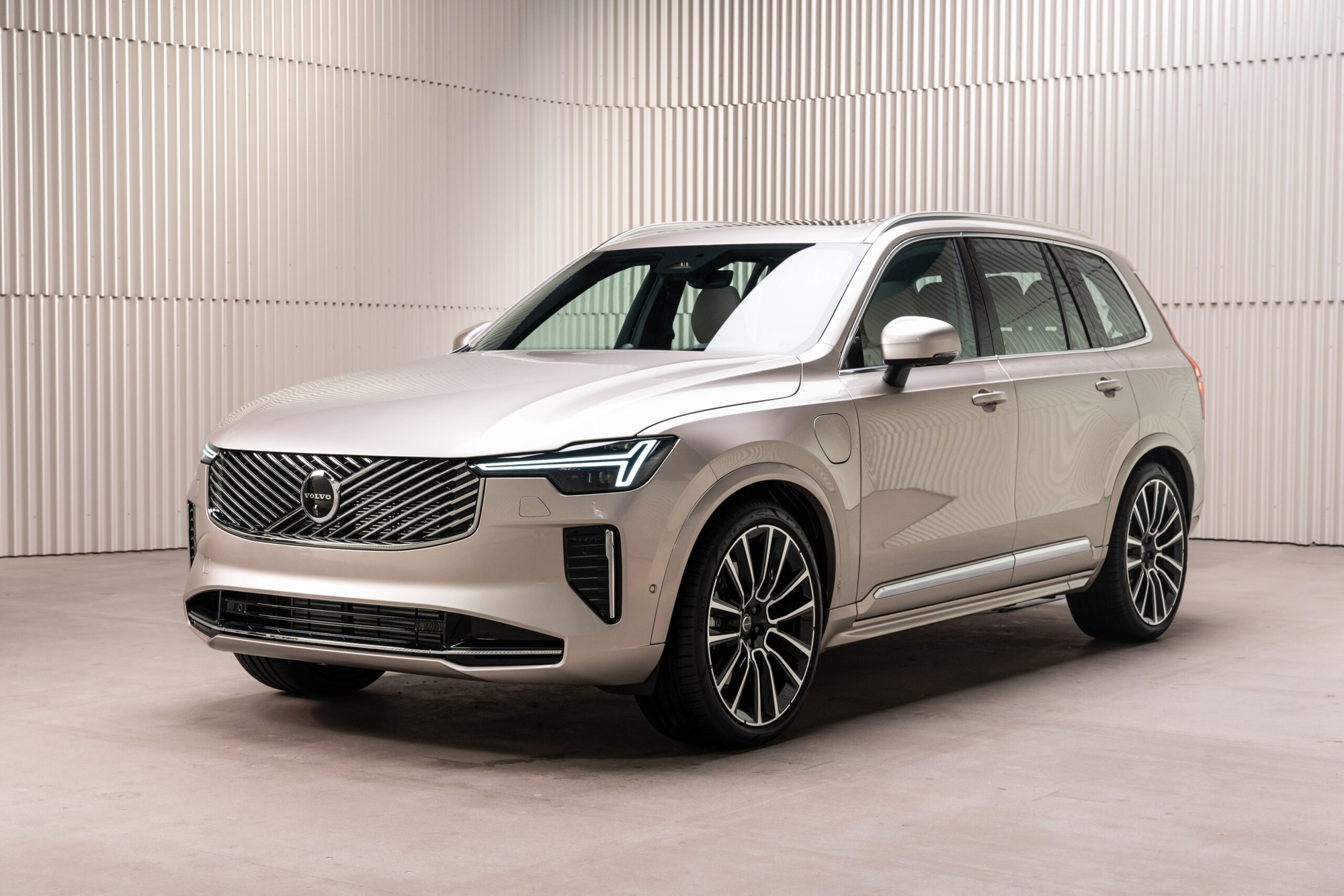 Fan Volvo XC90 sẽ rất chờ điều này: Hãng xác nhận thế hệ tiếp theo, máy hybrid chạy xa hơn, có thể đổi hẳn nền tảng mới- Ảnh 2.