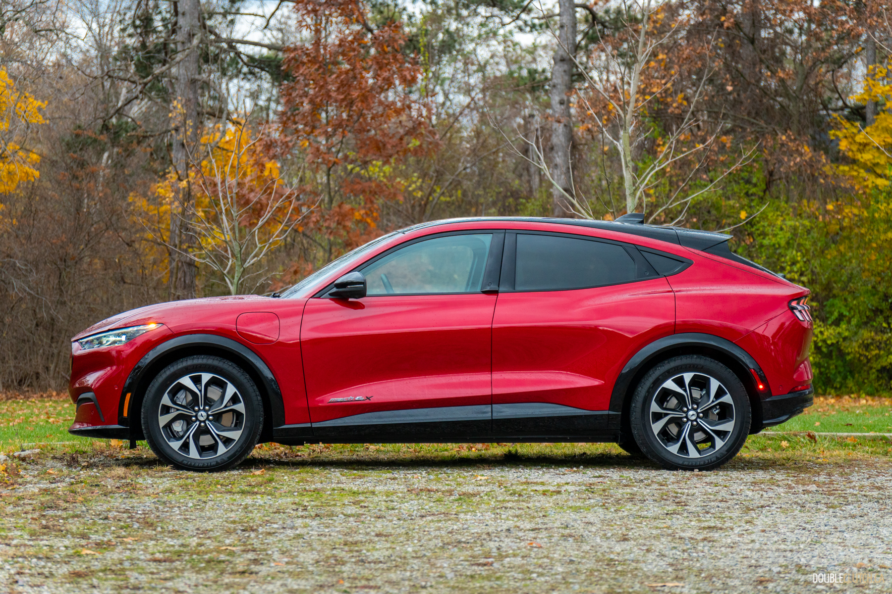 Đây là bản Ford Mustang Mach-E sắp bán tại Việt Nam: Diện mạo khác xe nhập tư, pin khủng, đầy bình có thể chạy Hà Nội - Quảng Bình- Ảnh 8. Đây là bản Ford Mustang Mach-E sắp bán tại Việt Nam: Diện mạo khác xe nhập tư, pin khủng, đầy bình có thể chạy Hà Nội - Quảng Bình- Ảnh 8.