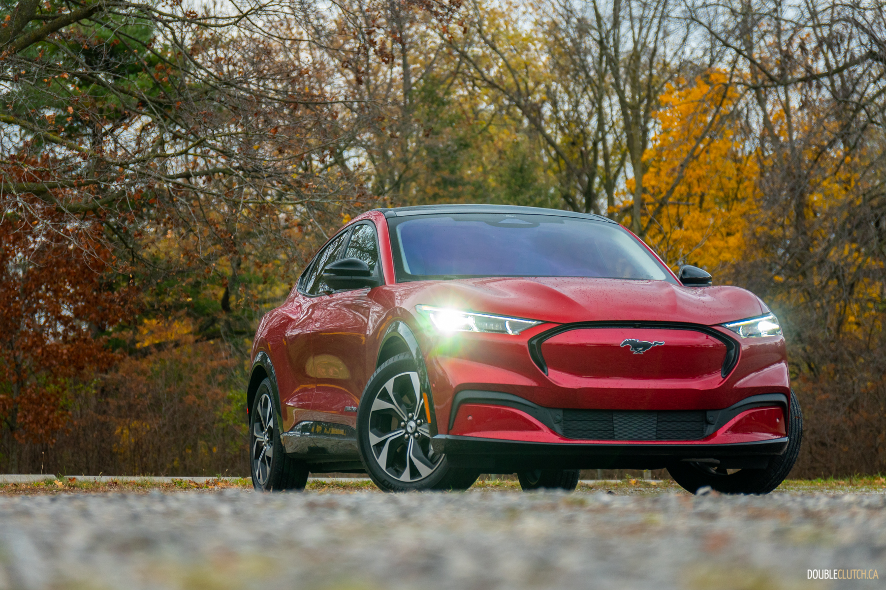 Đây là bản Ford Mustang Mach-E sắp bán tại Việt Nam: Diện mạo khác xe nhập tư, pin khủng, đầy bình có thể chạy Hà Nội - Quảng Bình- Ảnh 2. Đây là bản Ford Mustang Mach-E sắp bán tại Việt Nam: Diện mạo khác xe nhập tư, pin khủng, đầy bình có thể chạy Hà Nội - Quảng Bình- Ảnh 2.