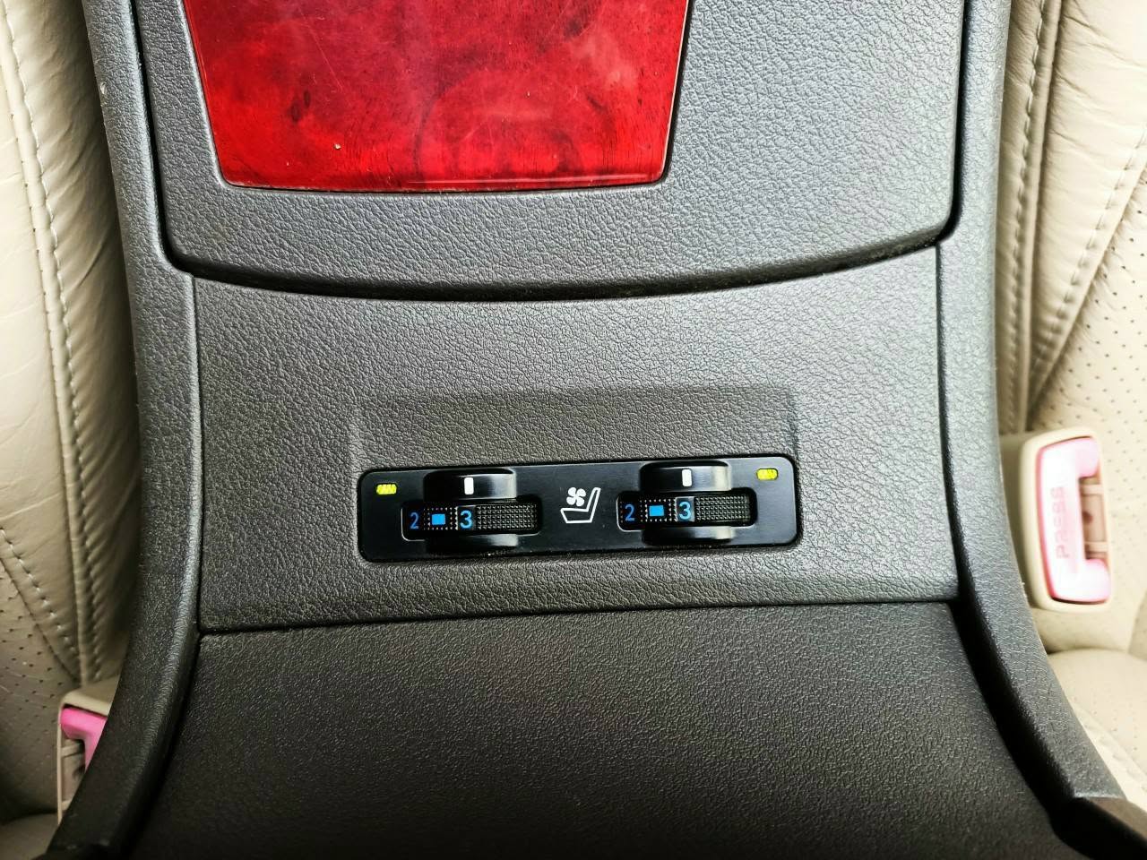 Lexus ES 350 2009 rao rẻ 'như Hyundai-Kia', người bán chia sẻ: Mua mới hơn 3 tỷ, chủ cũ 'giữ gìn chăm sóc rất kỹ'- Ảnh 14. Lexus ES 350 2009 rao rẻ 'như Hyundai-Kia', người bán chia sẻ: Mua mới hơn 3 tỷ, chủ cũ 'giữ gìn chăm sóc rất kỹ'- Ảnh 14.