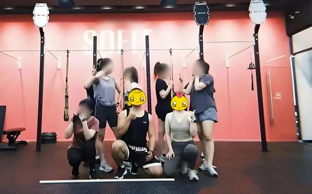 Lộ bằng chứng vợ giám đốc ngân hàng chuyển 700 triệu cho HLV thể hình mua ô tô, kèm lời nhắn gây sốc?- Ảnh 3.