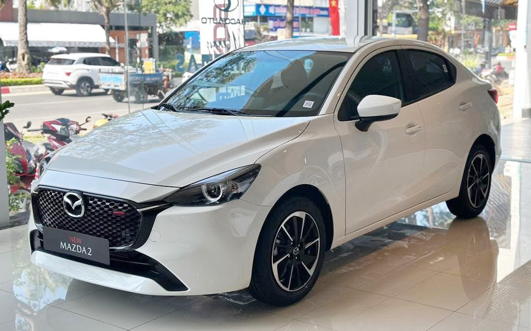 Loạt sedan cỡ B giảm giá mạnh còn hơn 300 triệu đồng tạo sức ép cho Morning, i10: Mazda2 cũng nhập 'cuộc chơi'- Ảnh 2. Loạt sedan cỡ B giảm giá mạnh còn hơn 300 triệu đồng tạo sức ép cho Morning, i10: Mazda2 cũng nhập 'cuộc chơi'- Ảnh 2.