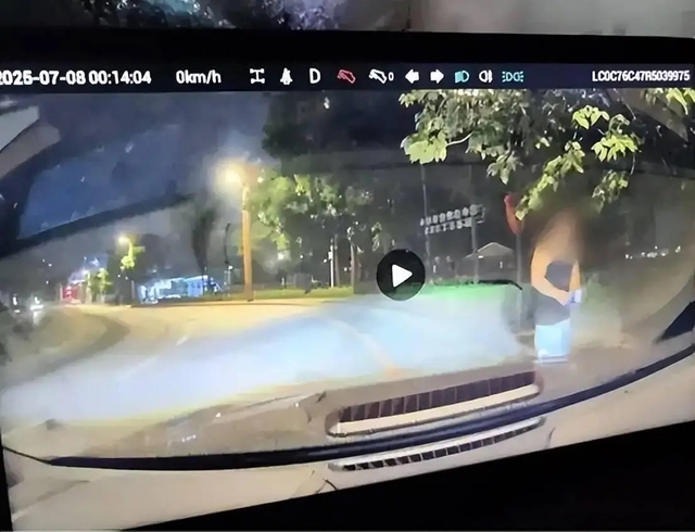 Lộ bằng chứng vợ giám đốc ngân hàng chuyển 700 triệu cho HLV thể hình mua ô tô, kèm lời nhắn gây sốc?- Ảnh 4.