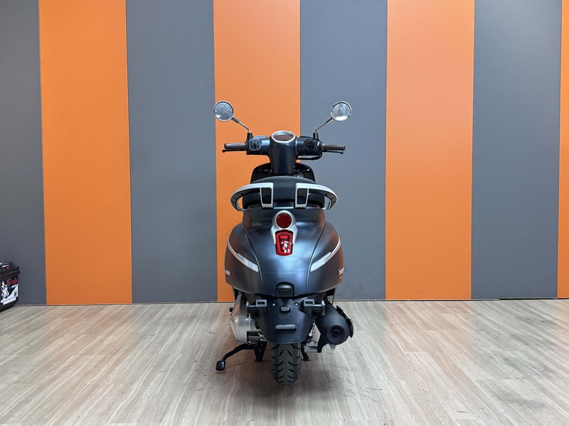 Xe tay ga phong cách Ý hiện đại như SH 160i nhưng giá chỉ ngang Air Blade ở Việt Nam- Ảnh 1.