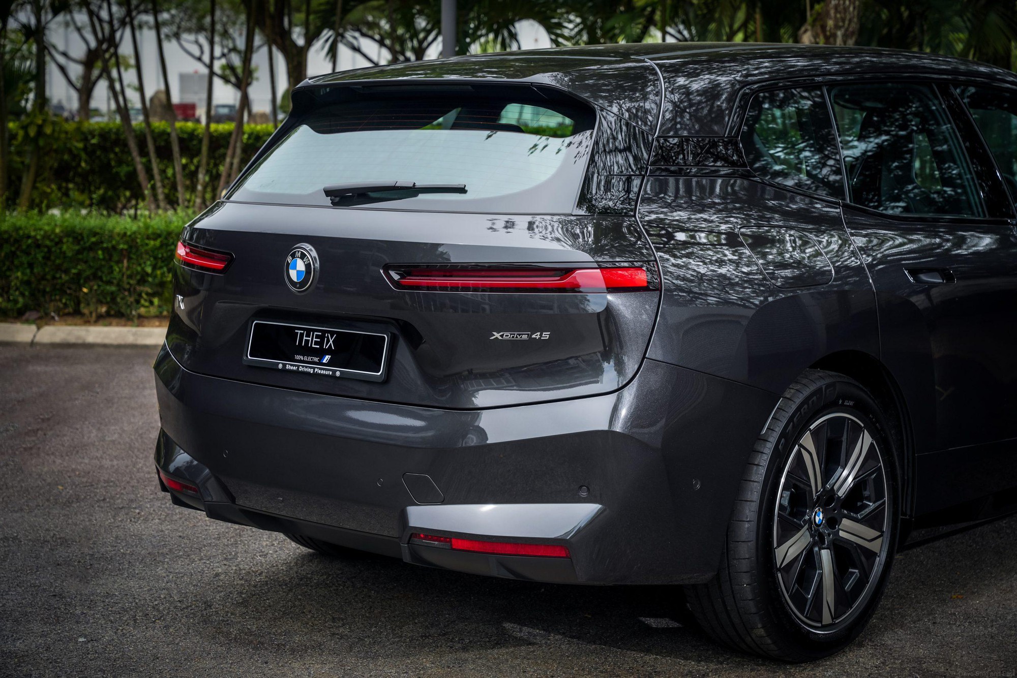BMW iX từng gây chú ý tại Việt Nam có bản nâng cấp cho ĐNÁ: Mạnh ngang Taycan mà chạy tới hơn 700km mới phải sạc- Ảnh 10. BMW iX từng gây chú ý tại Việt Nam có bản nâng cấp cho ĐNÁ: Mạnh ngang Taycan mà chạy tới hơn 700km mới phải sạc- Ảnh 10.