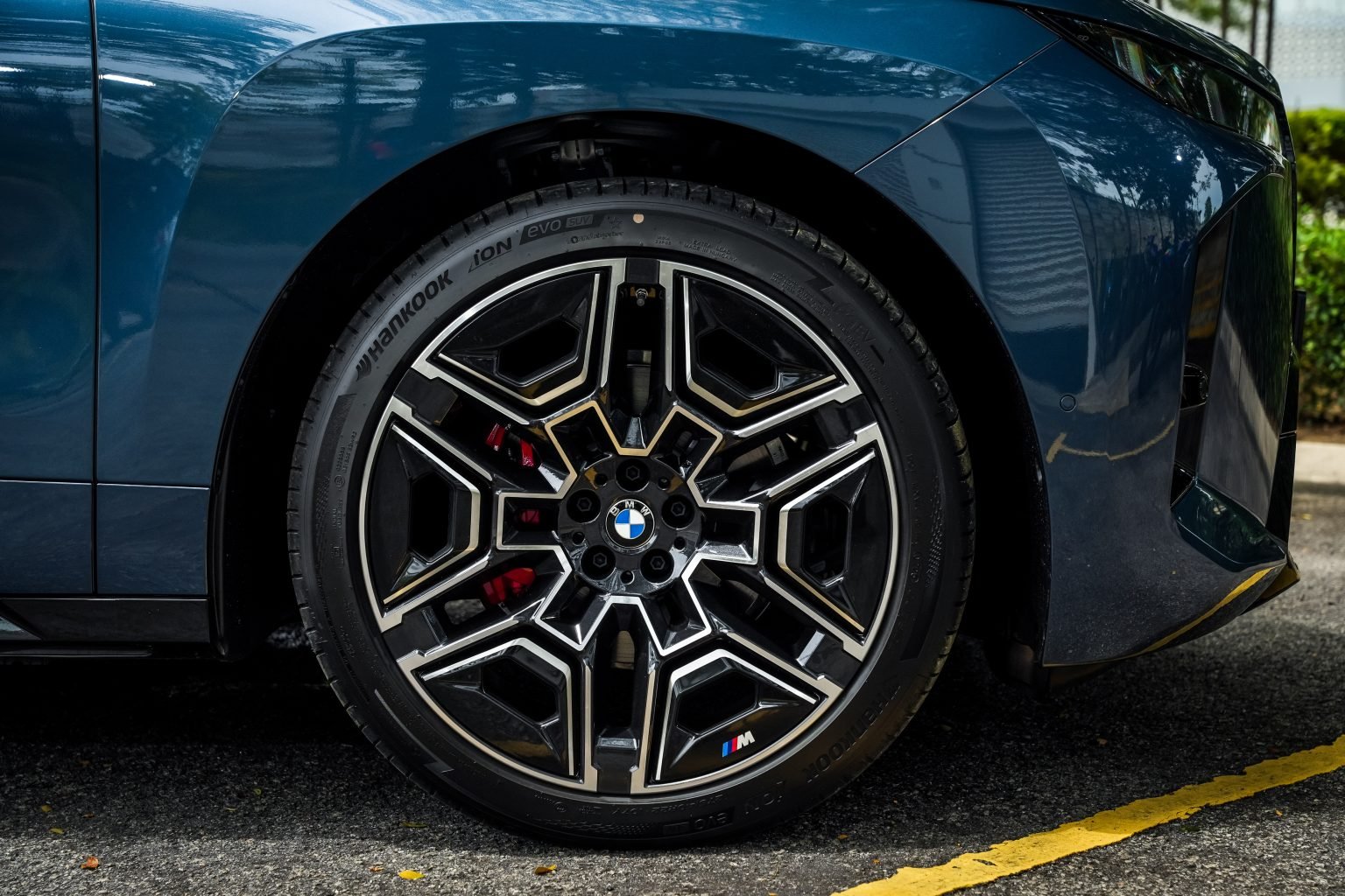 BMW iX từng gây chú ý tại Việt Nam có bản nâng cấp cho ĐNÁ: Mạnh ngang Taycan mà chạy tới hơn 700km mới phải sạc- Ảnh 14. BMW iX từng gây chú ý tại Việt Nam có bản nâng cấp cho ĐNÁ: Mạnh ngang Taycan mà chạy tới hơn 700km mới phải sạc- Ảnh 14.