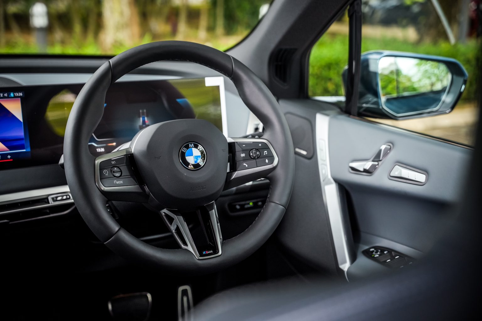 BMW iX từng gây chú ý tại Việt Nam có bản nâng cấp cho ĐNÁ: Mạnh ngang Taycan mà chạy tới hơn 700km mới phải sạc- Ảnh 16. BMW iX từng gây chú ý tại Việt Nam có bản nâng cấp cho ĐNÁ: Mạnh ngang Taycan mà chạy tới hơn 700km mới phải sạc- Ảnh 16.