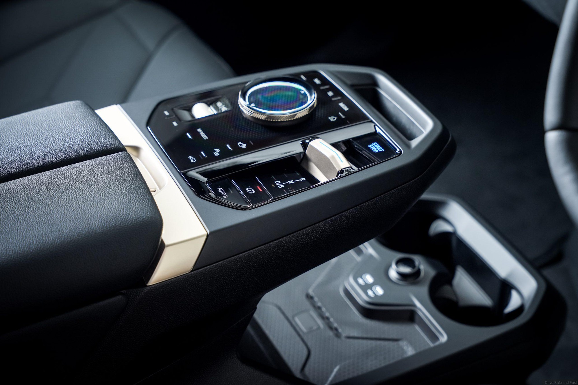 BMW iX từng gây chú ý tại Việt Nam có bản nâng cấp cho ĐNÁ: Mạnh ngang Taycan mà chạy tới hơn 700km mới phải sạc- Ảnh 18. BMW iX từng gây chú ý tại Việt Nam có bản nâng cấp cho ĐNÁ: Mạnh ngang Taycan mà chạy tới hơn 700km mới phải sạc- Ảnh 18.