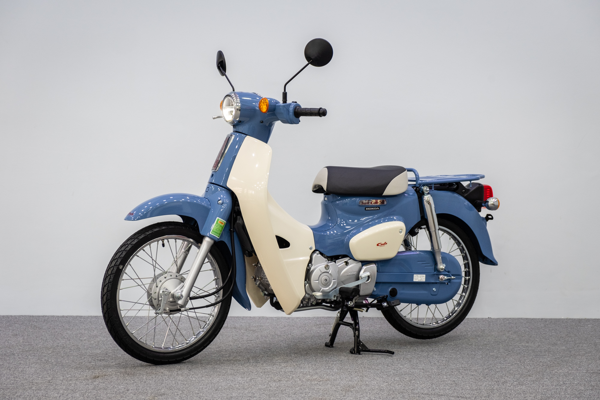 Honda Super Cub 50 Final Edition đã về Việt Nam: Màu hoài cổ, nhiều chi tiết độc quyền, sản xuất giới hạn toàn cầu- Ảnh 2. Honda Super Cub 50 Final Edition đã về Việt Nam: Màu hoài cổ, nhiều chi tiết độc quyền, sản xuất giới hạn toàn cầu- Ảnh 2.