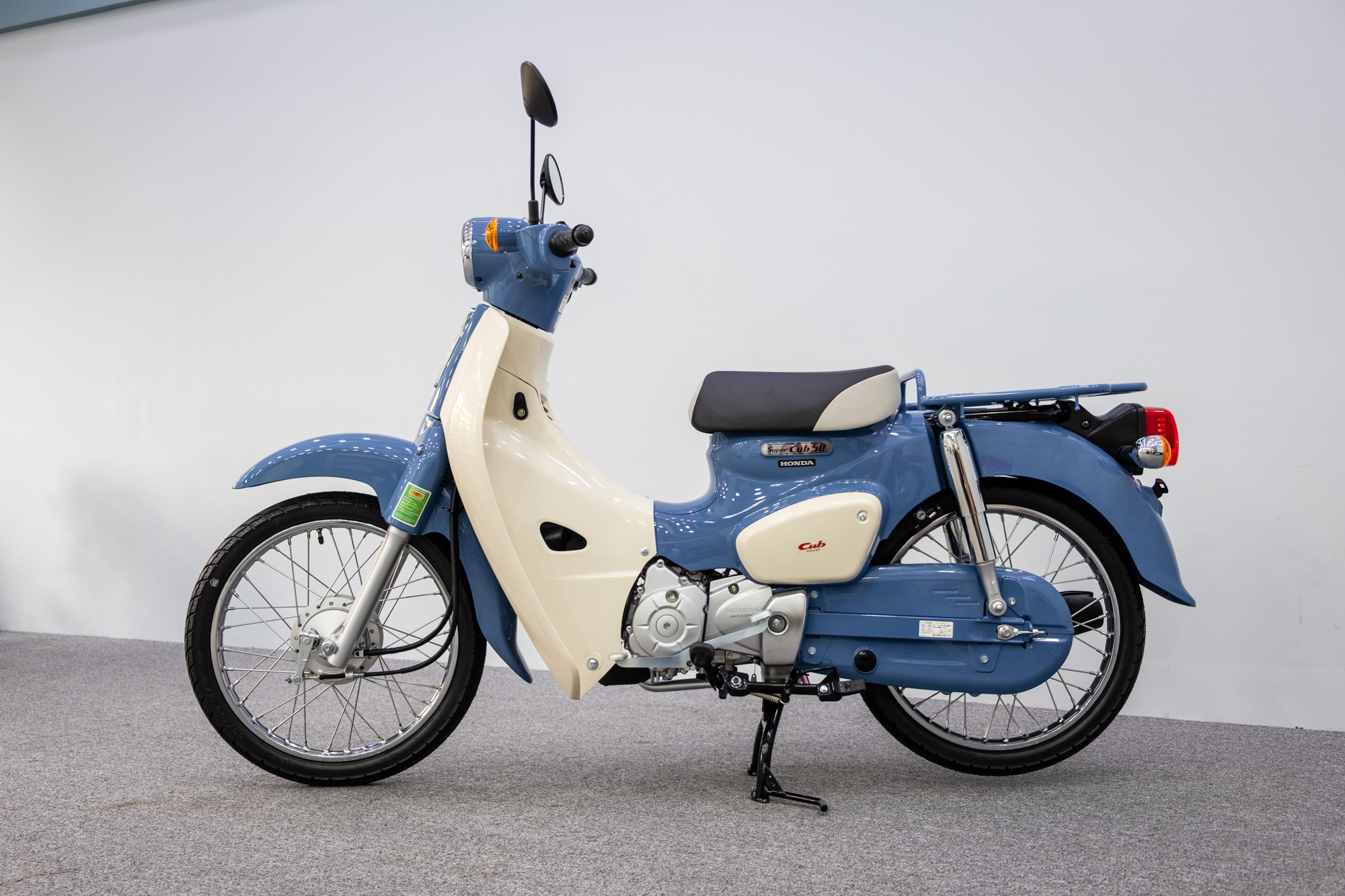 Honda Super Cub 50 Final Edition đã về Việt Nam: Màu hoài cổ, nhiều chi tiết độc quyền, sản xuất giới hạn toàn cầu- Ảnh 4. Honda Super Cub 50 Final Edition đã về Việt Nam: Màu hoài cổ, nhiều chi tiết độc quyền, sản xuất giới hạn toàn cầu- Ảnh 4.