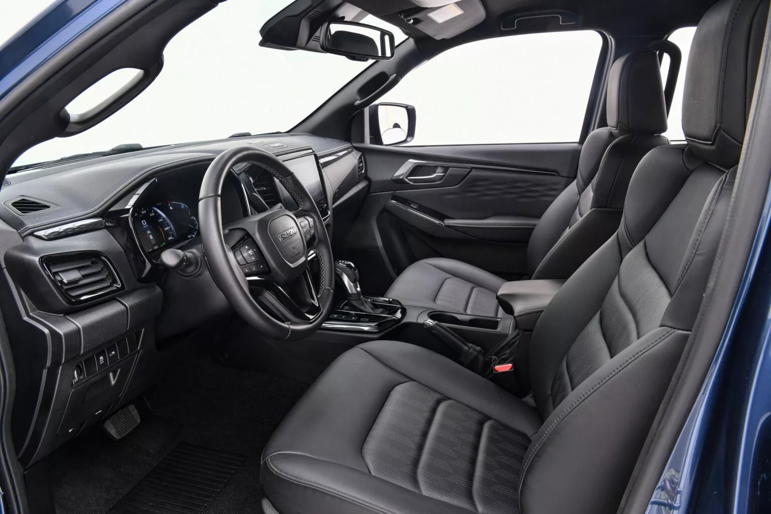 Isuzu D-Max bản điện chốt giá dễ gây giật mình: Đắt gấp rưỡi bản máy dầu nhưng chỉ chạy được hơn 260km/sạc- Ảnh 9. Isuzu D-Max bản điện chốt giá dễ gây giật mình: Đắt gấp rưỡi bản máy dầu nhưng chỉ chạy được hơn 260km/sạc- Ảnh 9.
