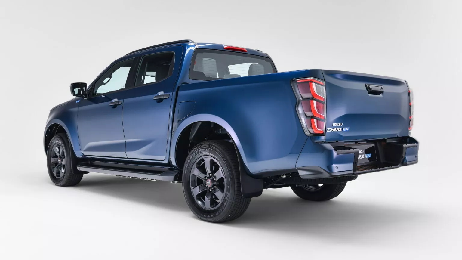 Isuzu D-Max bản điện chốt giá dễ gây giật mình: Đắt gấp rưỡi bản máy dầu nhưng chỉ chạy được hơn 260km/sạc- Ảnh 5. Isuzu D-Max bản điện chốt giá dễ gây giật mình: Đắt gấp rưỡi bản máy dầu nhưng chỉ chạy được hơn 260km/sạc- Ảnh 5.