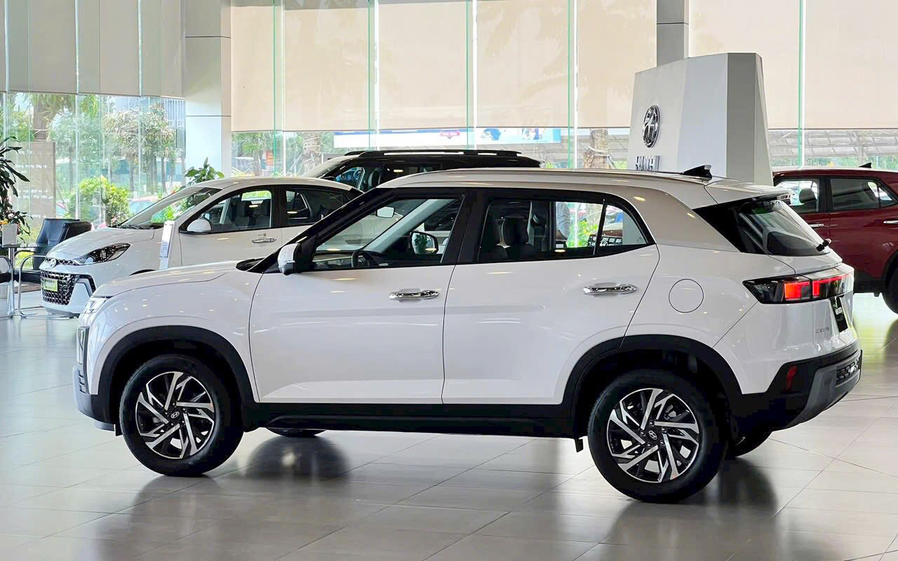 Hyundai Creta 2025 giảm giá mạnh tại đại lý: Bản 'base' còn hơn 564 triệu đồng, kịch sàn giá nhóm xe Nhật, Hàn cùng phân khúc- Ảnh 4. Hyundai Creta 2025 giảm giá mạnh tại đại lý: Bản 'base' còn hơn 564 triệu đồng, kịch sàn giá nhóm xe Nhật, Hàn cùng phân khúc- Ảnh 4.