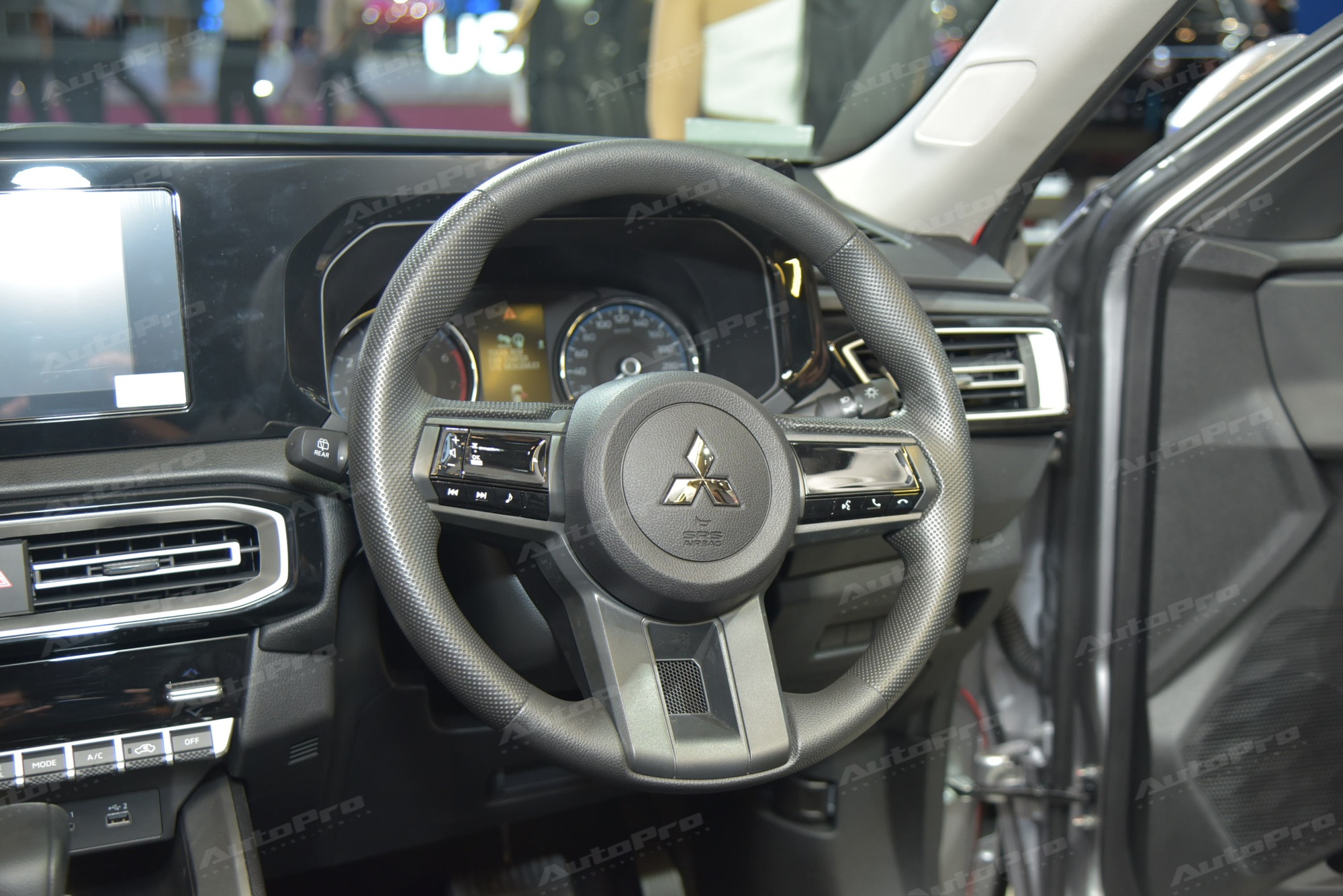 Chi tiết Mitsubishi Destinator GLS: Giá quy đổi từ 617 triệu đồng, phù hợp cho người thực dụng không cần quá nhiều tiện nghi nhưng muốn cabin rộng và gầm cao hẳn- Ảnh 4.