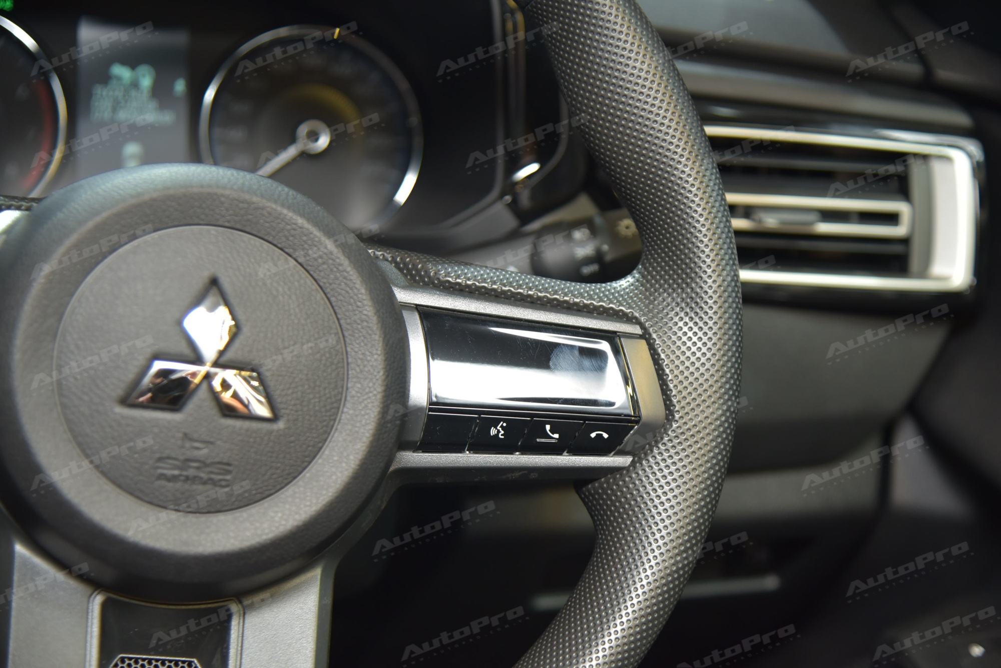 Chi tiết Mitsubishi Destinator GLS: Giá quy đổi từ 617 triệu đồng, phù hợp cho người thực dụng không cần quá nhiều tiện nghi nhưng muốn cabin rộng và gầm cao hẳn- Ảnh 20.