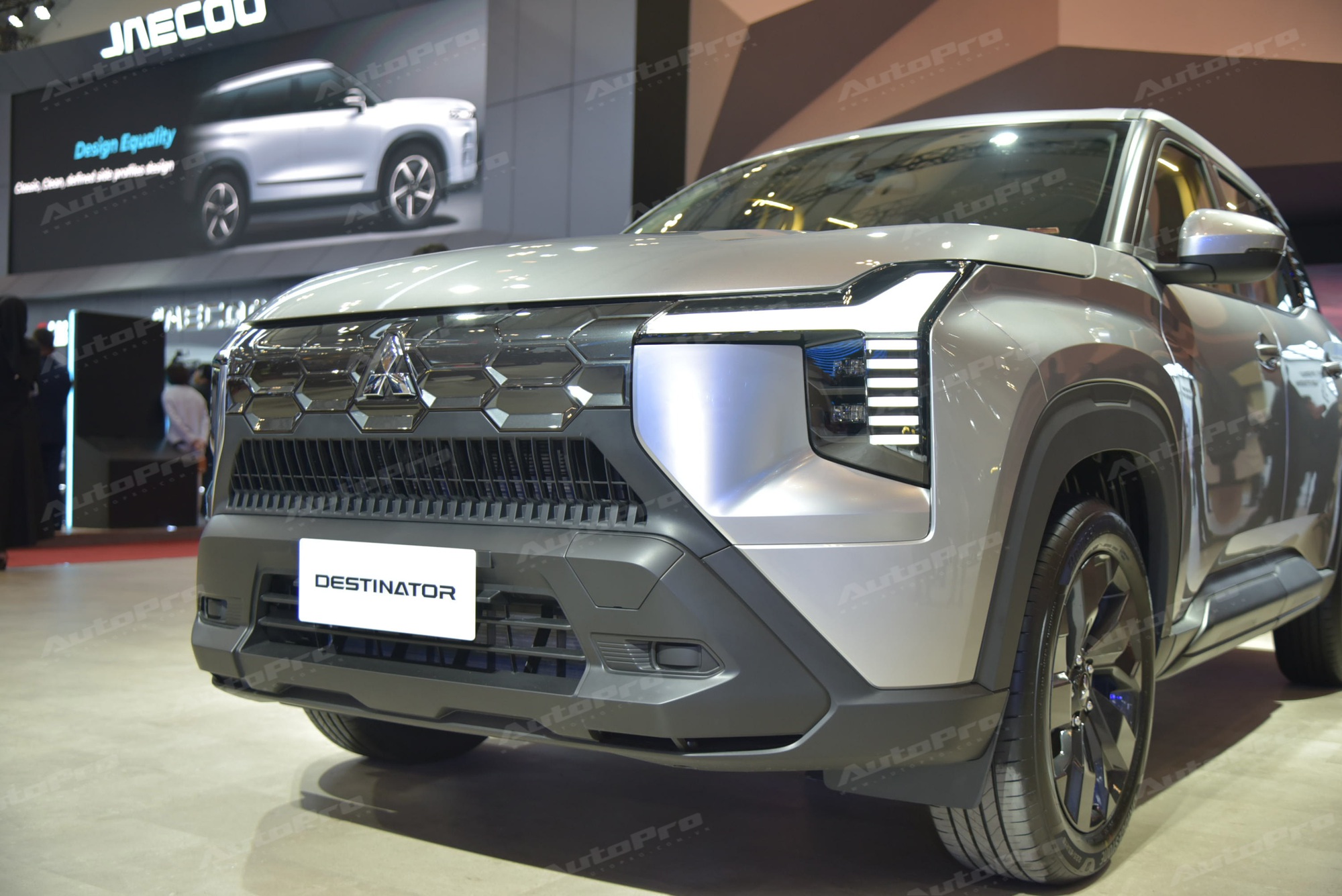 Chi tiết Mitsubishi Destinator GLS: Giá quy đổi từ 617 triệu đồng, phù hợp cho người thực dụng không cần quá nhiều tiện nghi nhưng muốn cabin rộng và gầm cao hẳn- Ảnh 2. Chi tiết Mitsubishi Destinator GLS: Giá quy đổi từ 617 triệu đồng, phù hợp cho người thực dụng không cần quá nhiều tiện nghi nhưng muốn cabin rộng và gầm cao hẳn- Ảnh 2.