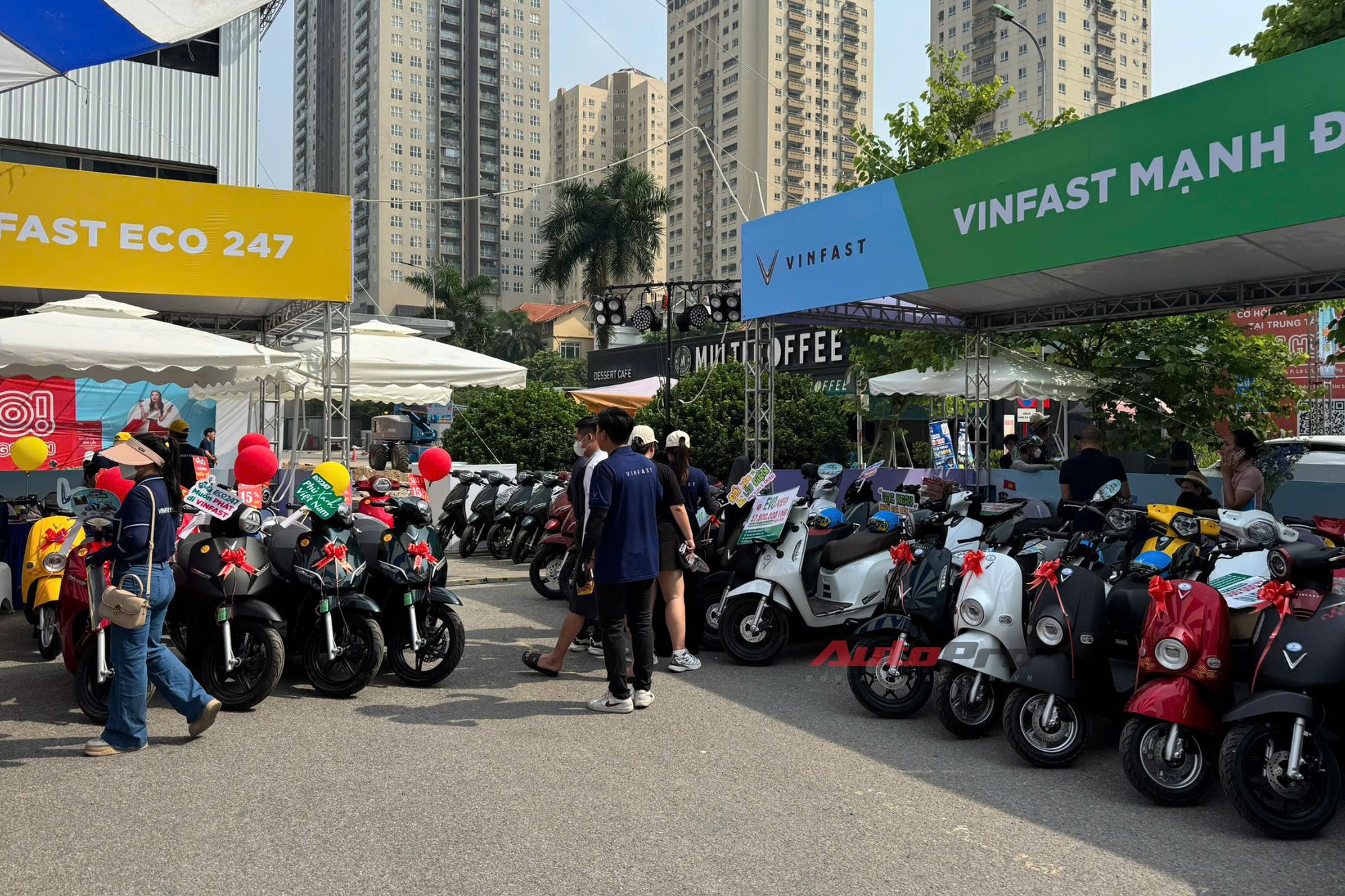 Mua xe gì khi Vành đai 1 hạn chế xe máy xăng từ năm sau: Xe máy điện VinFast được giảm tới 7 triệu đồng ngay từ ngày mai- Ảnh 3. Mua xe gì khi Vành đai 1 hạn chế xe máy xăng từ năm sau: Xe máy điện VinFast được giảm tới 7 triệu đồng ngay từ ngày mai- Ảnh 3.