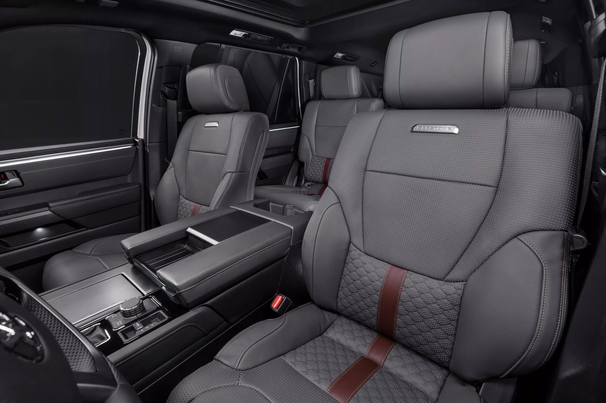 SUV lớn nhất của Toyota tăng giá: Quy đổi từ 1,675 tỷ đồng, thêm màu mới, hàng ghế 3 gập điện, động cơ V6 3.4L mạnh 437 mã lực- Ảnh 4.