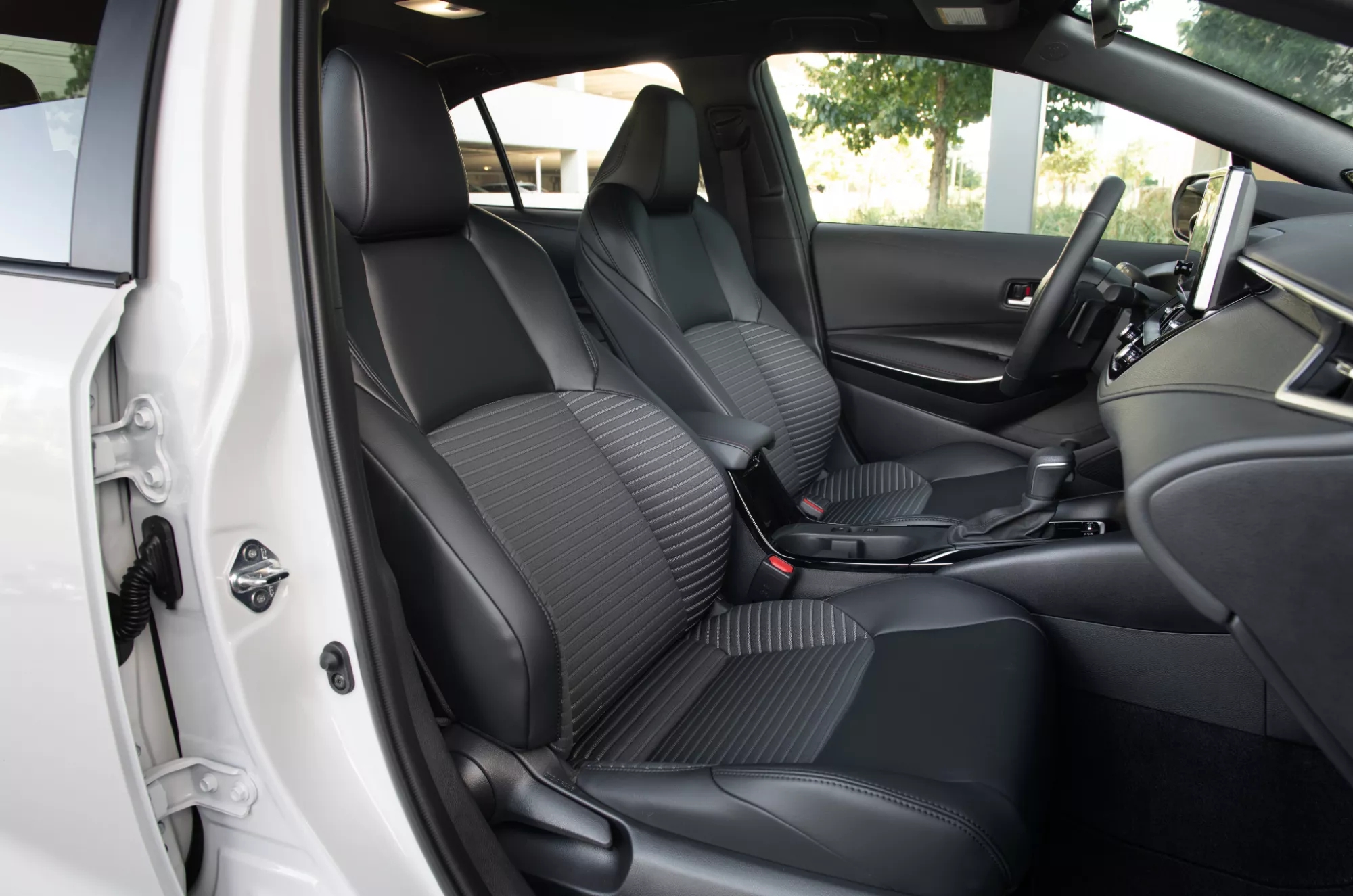 Toyota Corolla 2026 ra mắt: ADAS xịn hơn, tiện nghi nâng cấp có điểm giống Altis tại Việt Nam- Ảnh 11.