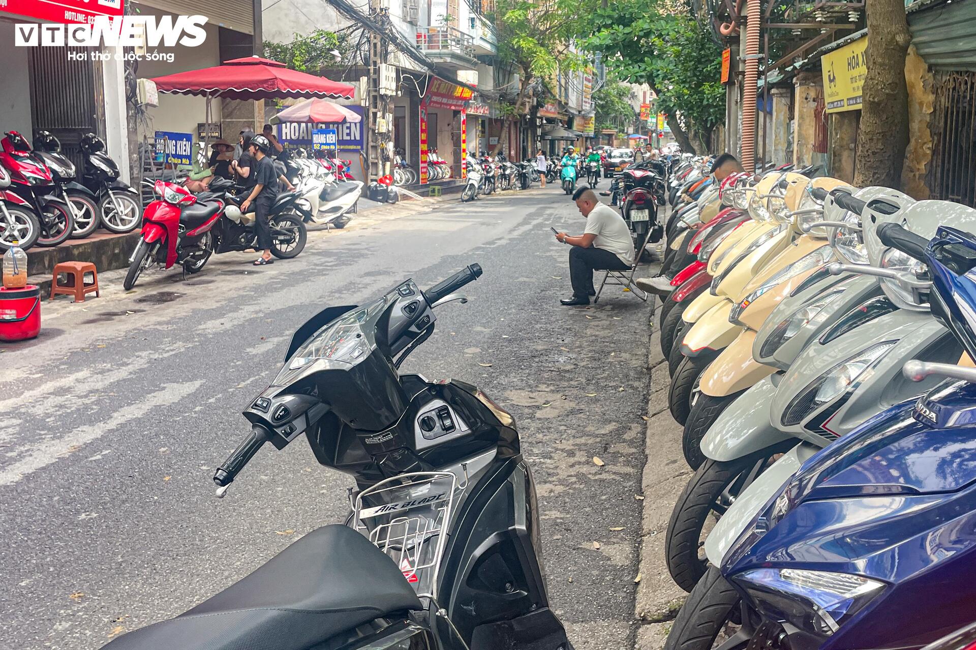 'Thủ phủ' xe máy cũ ở Hà Nội ế ẩm trước thông tin xe xăng sắp bị thay thế- Ảnh 10. 'Thủ phủ' xe máy cũ ở Hà Nội ế ẩm trước thông tin xe xăng sắp bị thay thế- Ảnh 10.