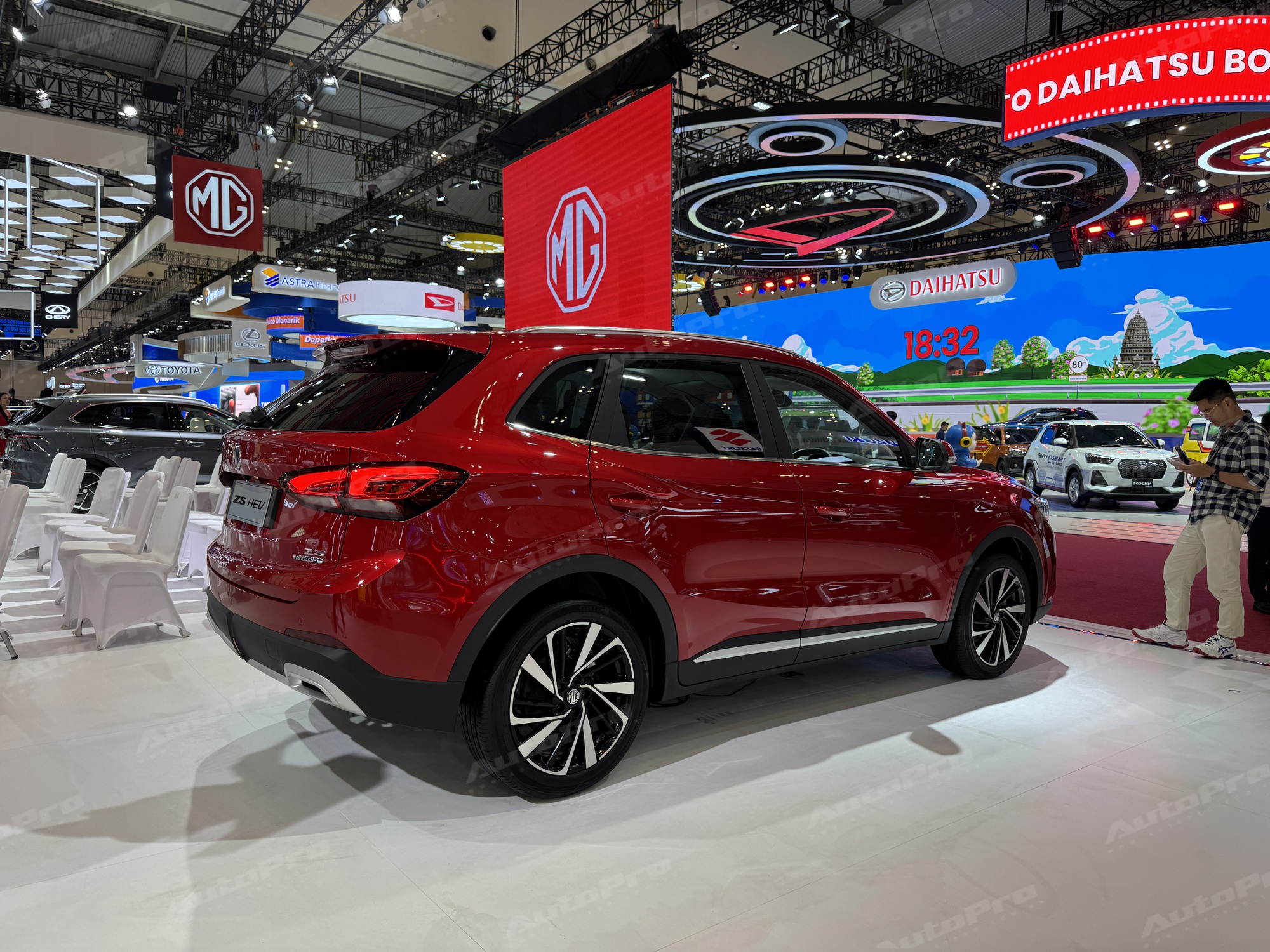 Xem thực tế MG ZS đời mới có thể về Việt Nam: Lột xác từ trong ra ngoài, động cơ hybrid tiêu thụ từ 5,1 lít/100km- Ảnh 13.