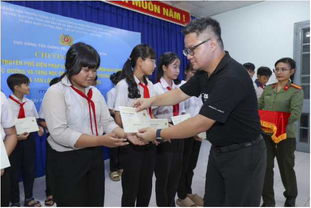 Omoda & Jaecoo đồng hành cùng "Chuyến bay màu xanh"- Ảnh 1. Omoda & Jaecoo đồng hành cùng "Chuyến bay màu xanh"- Ảnh 1.