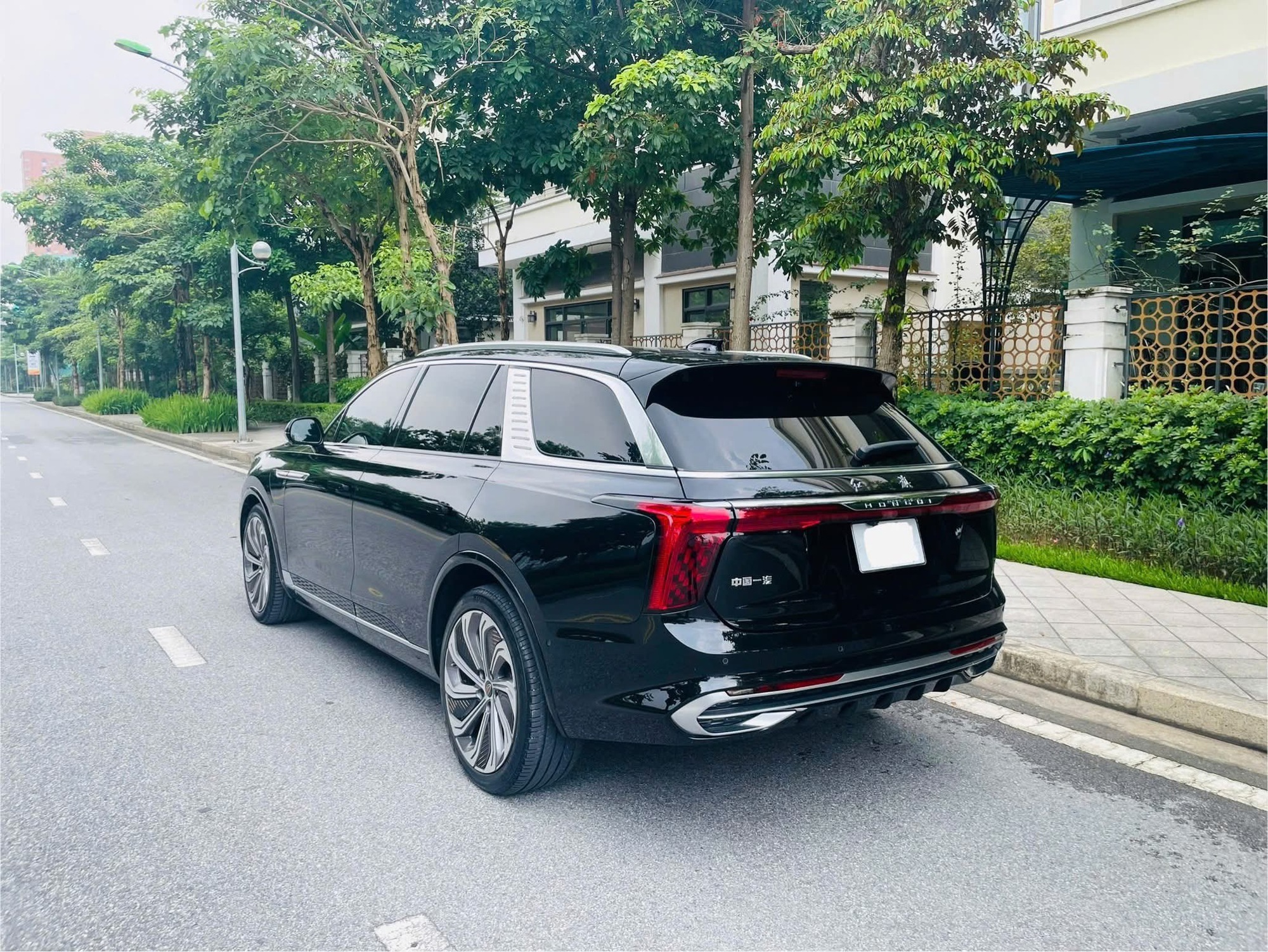Chủ nhân chiếc Hongqi E-HS9 này ‘đánh rơi’ gần 2 tỷ đồng chỉ sau 2 năm sử dụng: ‘Rớt giá’ nhanh hơn xe Đức cùng đời, đi được 510km/lần sạc- Ảnh 3.