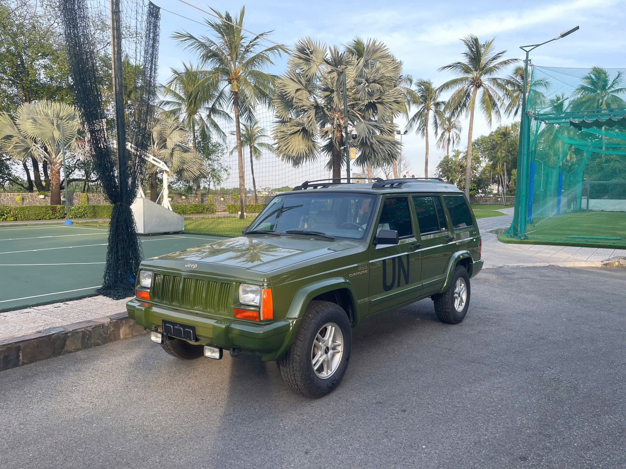 Ông Đặng Lê Nguyên Vũ lại có thêm 'hàng độc': SUV địa hình Jeep Cherokee gần 25 năm tuổi chỉ mới đi hơn 1.600km- Ảnh 2.