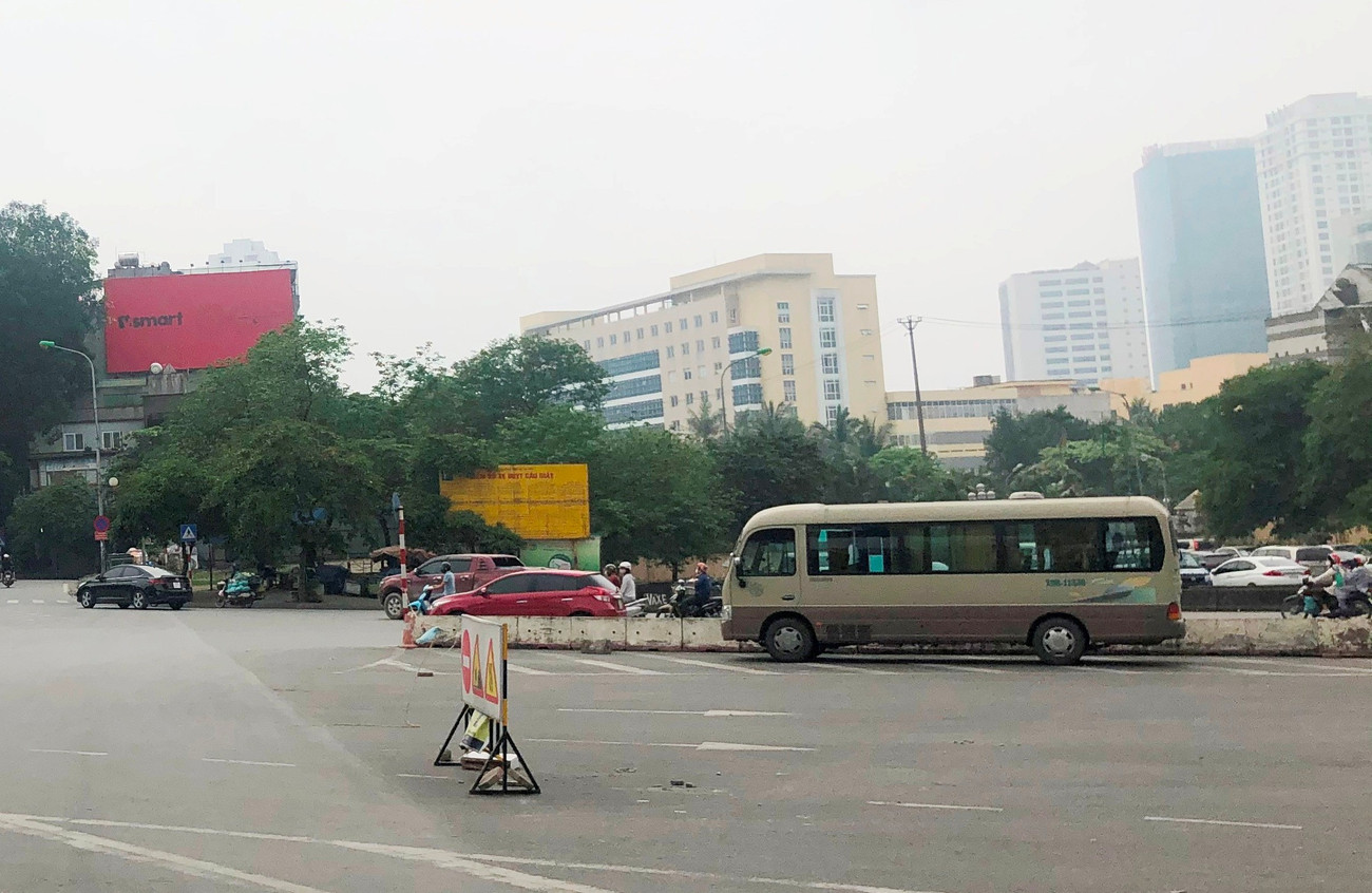 Hà Nội: 4 vị trí khu vực cấm xe máy xăng dự kiến làm bãi đỗ, trạm sạc xe điện- Ảnh 6. Hà Nội: 4 vị trí khu vực cấm xe máy xăng dự kiến làm bãi đỗ, trạm sạc xe điện- Ảnh 6.