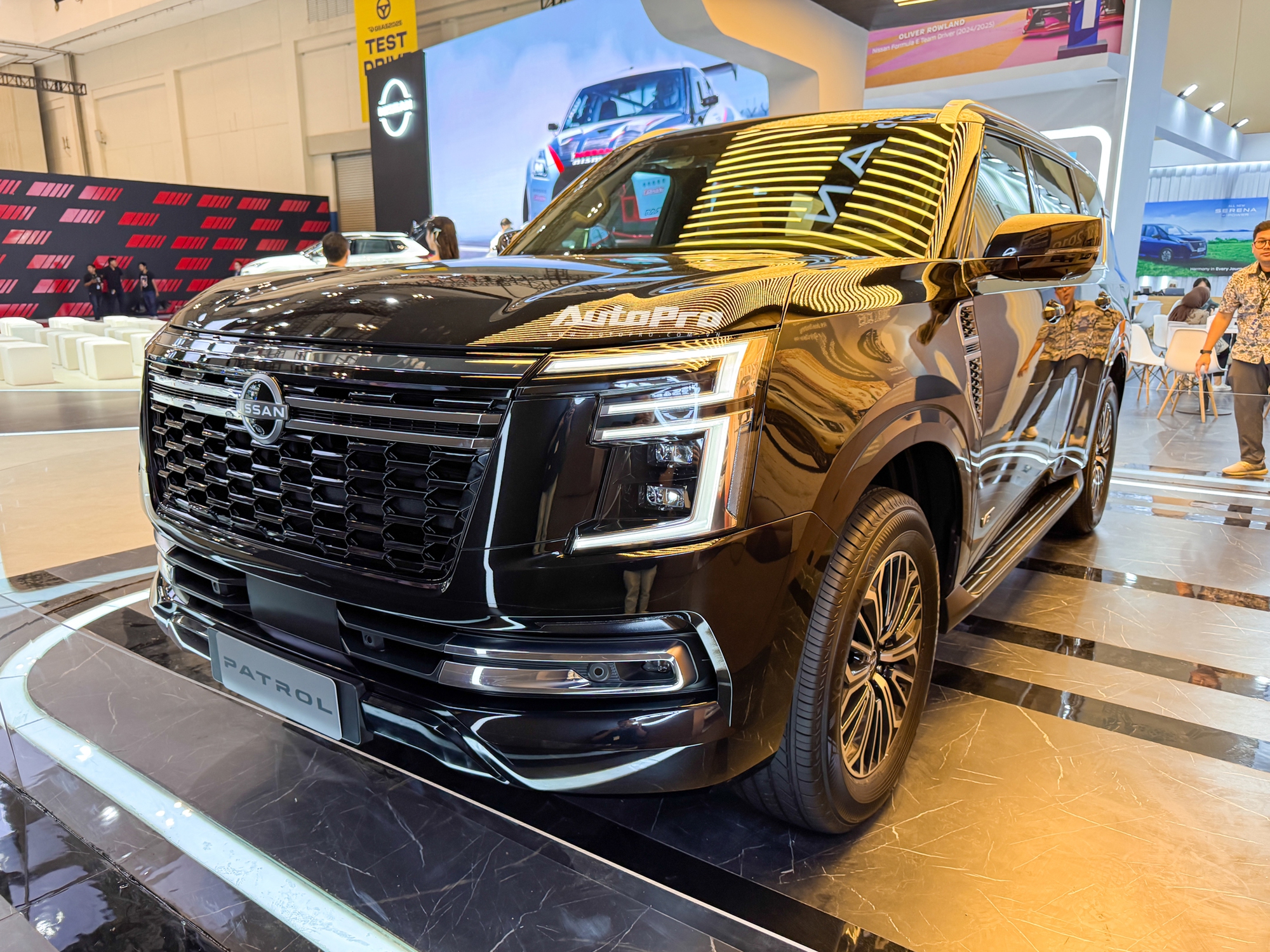 Ngồi thử Nissan Patrol thế hệ mới 'đồn đoán' sẽ về Việt Nam: Nội thất đủ cho 8 người lớn, dùng máy V6 chung với GT-R- Ảnh 2. Ngồi thử Nissan Patrol thế hệ mới 'đồn đoán' sẽ về Việt Nam: Nội thất đủ cho 8 người lớn, dùng máy V6 chung với GT-R- Ảnh 2.