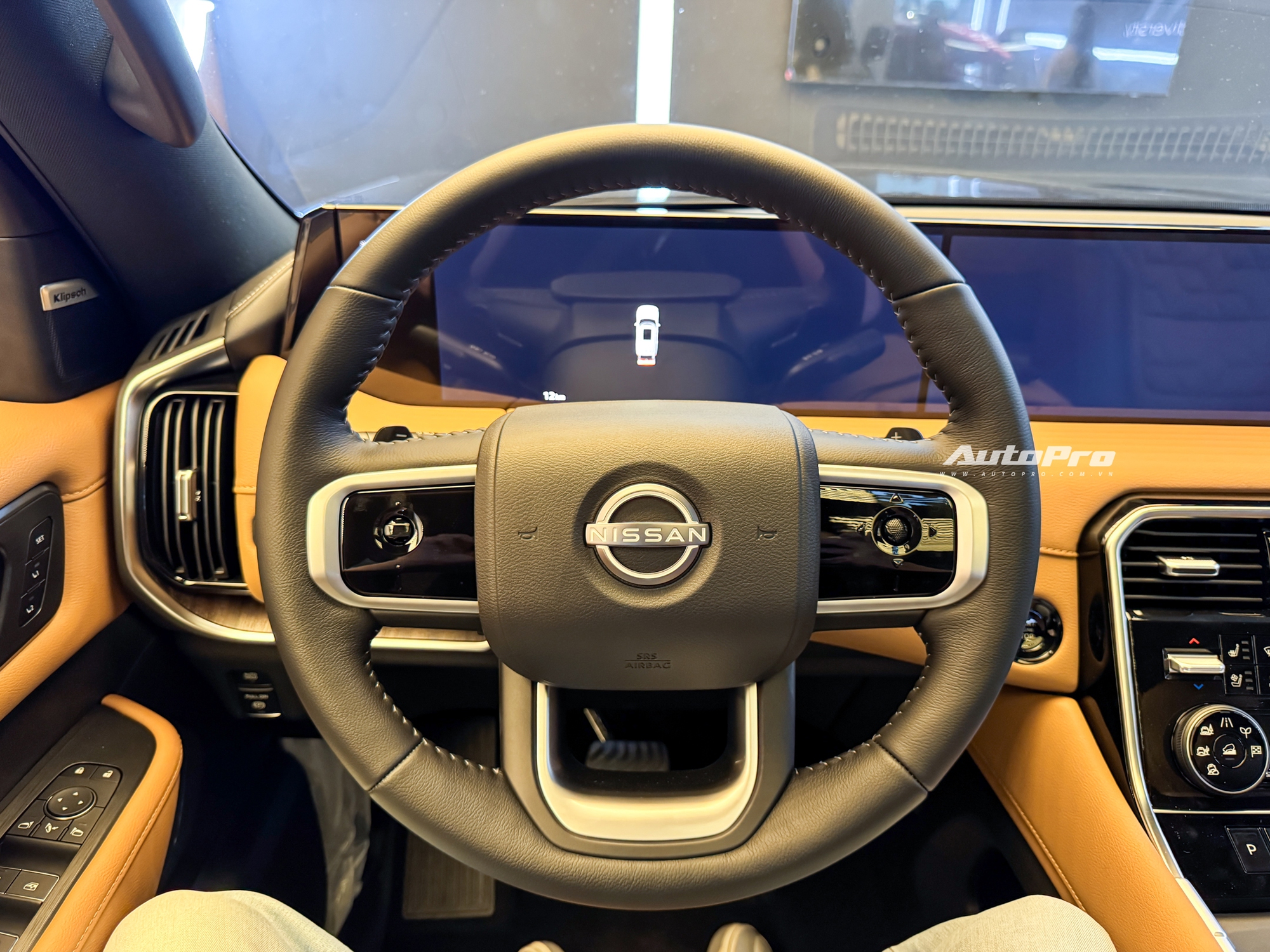Ngồi thử Nissan Patrol thế hệ mới 'đồn đoán' sẽ về Việt Nam: Nội thất đủ cho 8 người lớn, dùng máy V6 chung với GT-R- Ảnh 11. Ngồi thử Nissan Patrol thế hệ mới 'đồn đoán' sẽ về Việt Nam: Nội thất đủ cho 8 người lớn, dùng máy V6 chung với GT-R- Ảnh 11.