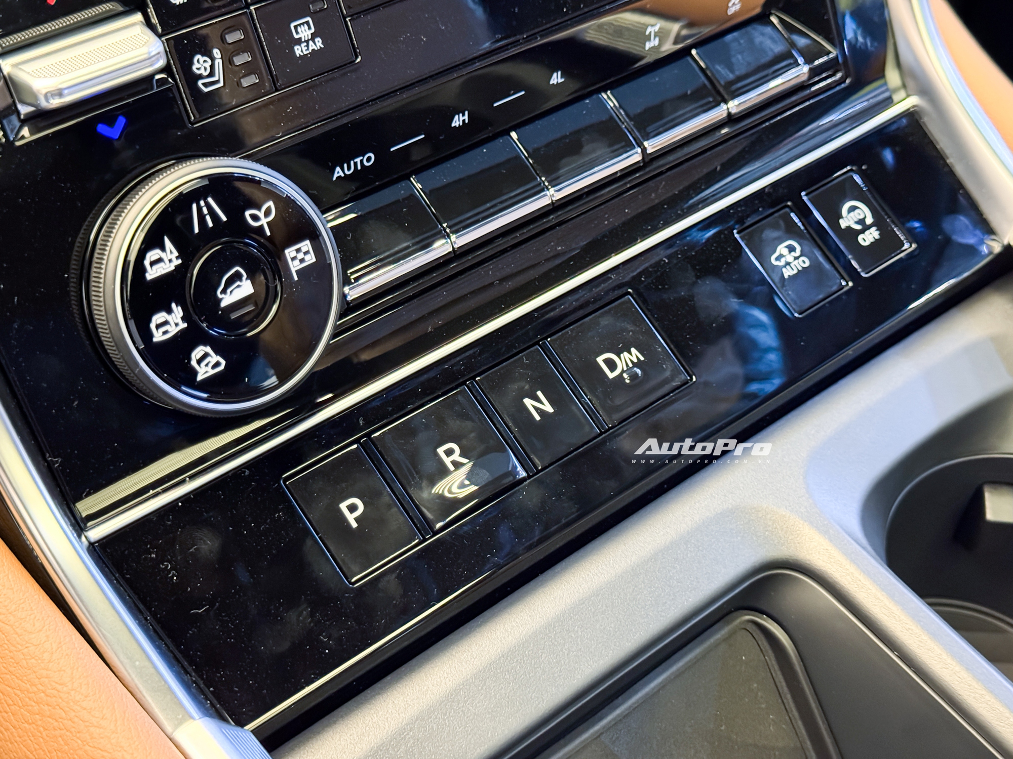 Ngồi thử Nissan Patrol thế hệ mới 'đồn đoán' sẽ về Việt Nam: Nội thất đủ cho 8 người lớn, dùng máy V6 chung với GT-R- Ảnh 16. Ngồi thử Nissan Patrol thế hệ mới 'đồn đoán' sẽ về Việt Nam: Nội thất đủ cho 8 người lớn, dùng máy V6 chung với GT-R- Ảnh 16.