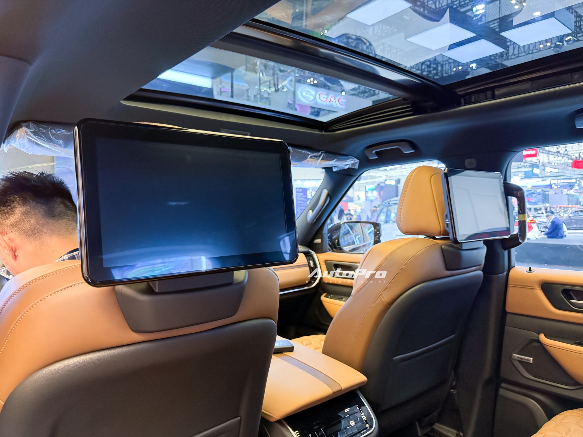 Ngồi thử Nissan Patrol thế hệ mới 'đồn đoán' sẽ về Việt Nam: Nội thất đủ cho 8 người lớn, dùng máy V6 chung với GT-R- Ảnh 18. Ngồi thử Nissan Patrol thế hệ mới 'đồn đoán' sẽ về Việt Nam: Nội thất đủ cho 8 người lớn, dùng máy V6 chung với GT-R- Ảnh 18.