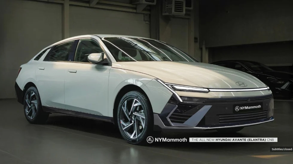 Hyundai Elantra thế hệ mới 'lộ mặt': Thiết kế lột xác, nội thất có điểm chung với Tucson, động cơ có thể giữ nguyên- Ảnh 3. Hyundai Elantra thế hệ mới 'lộ mặt': Thiết kế lột xác, nội thất có điểm chung với Tucson, động cơ có thể giữ nguyên- Ảnh 3.