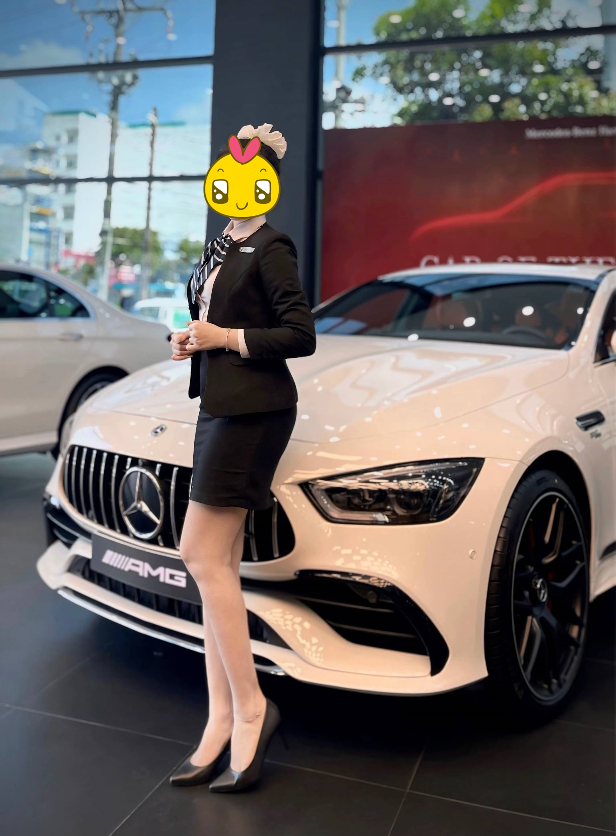 Sales nữ bán xe: Độ dài của chân váy thể hiện sự chuyên nghiệp và tôn trọng khách hàng?- Ảnh 8.